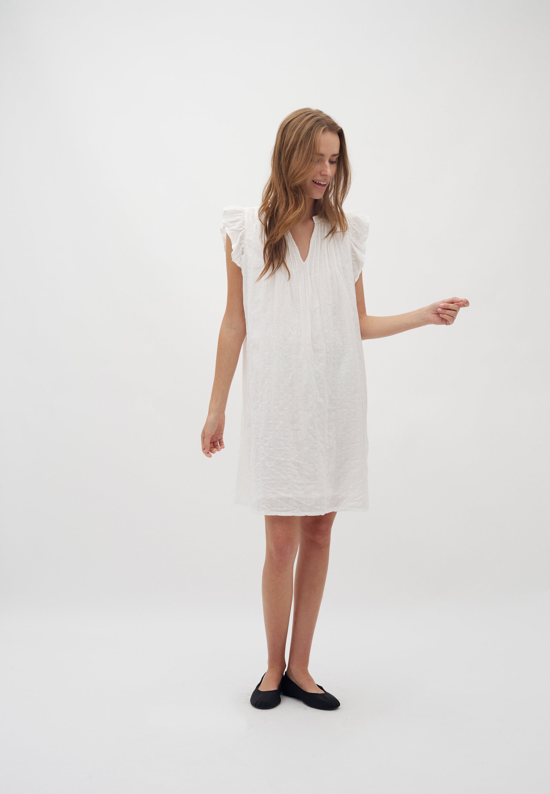 Gemala Long-M_White_Model_1