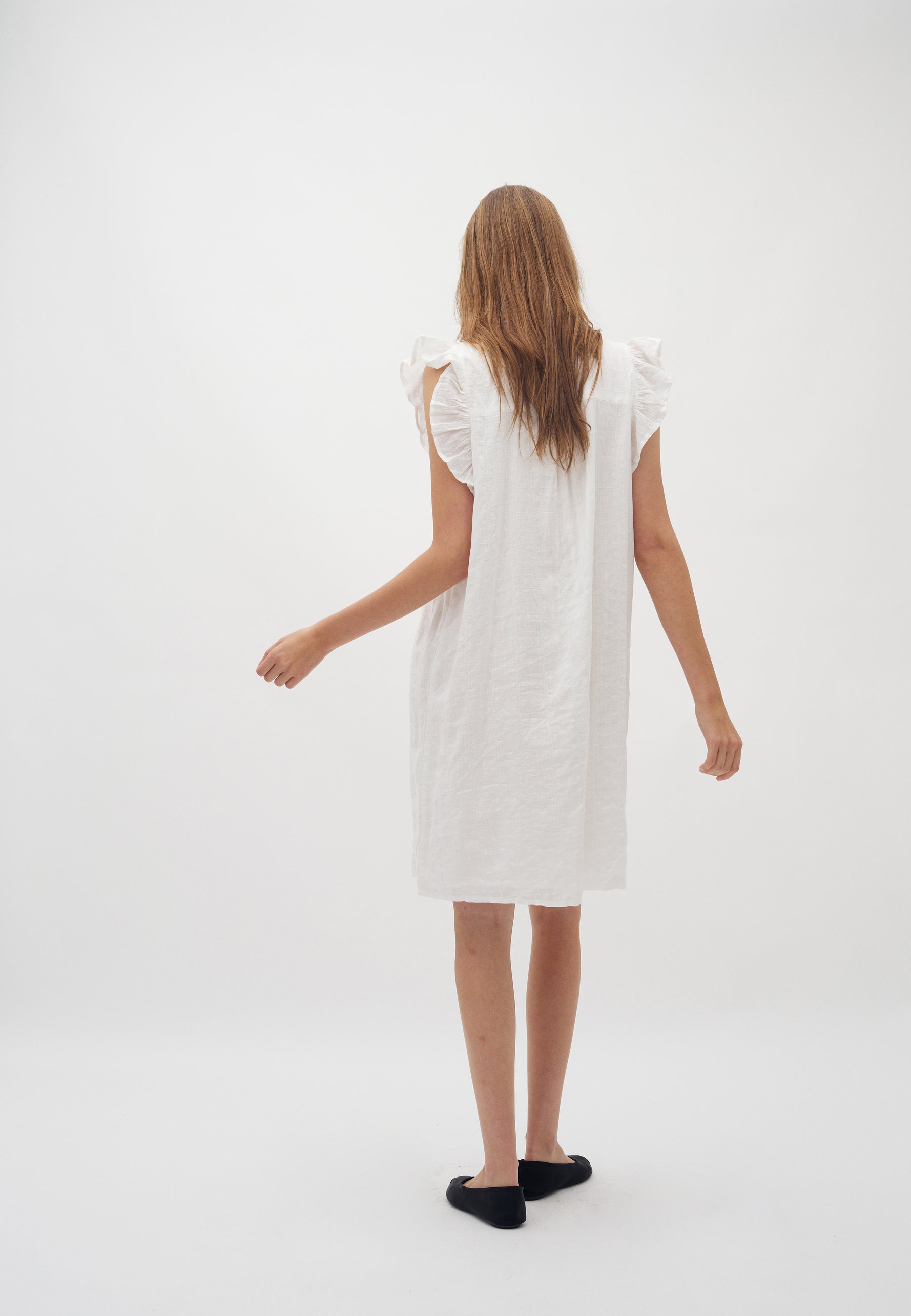 Gemala Long-M_White_Model_3
