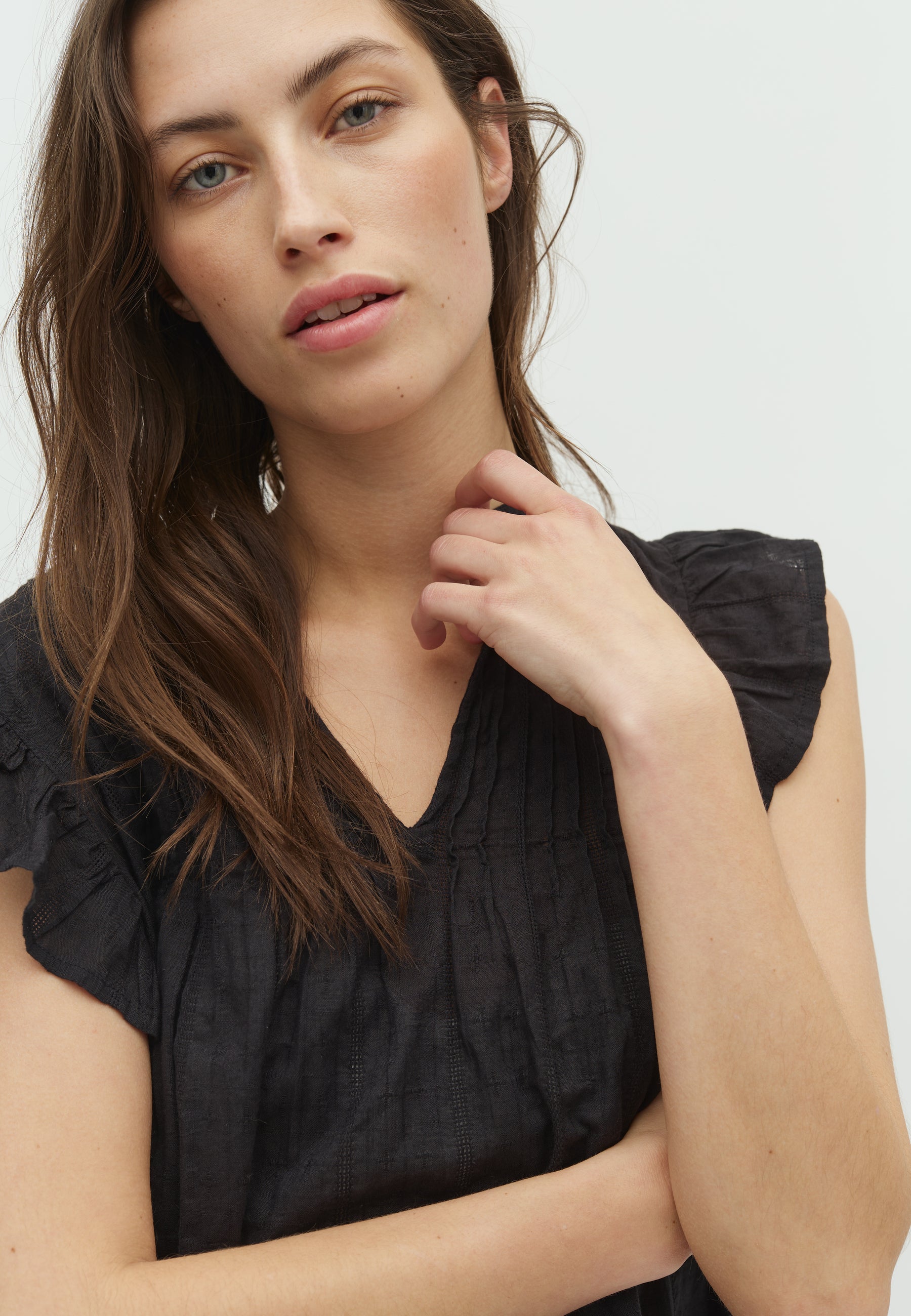 Gemala-M_Black_Model_1