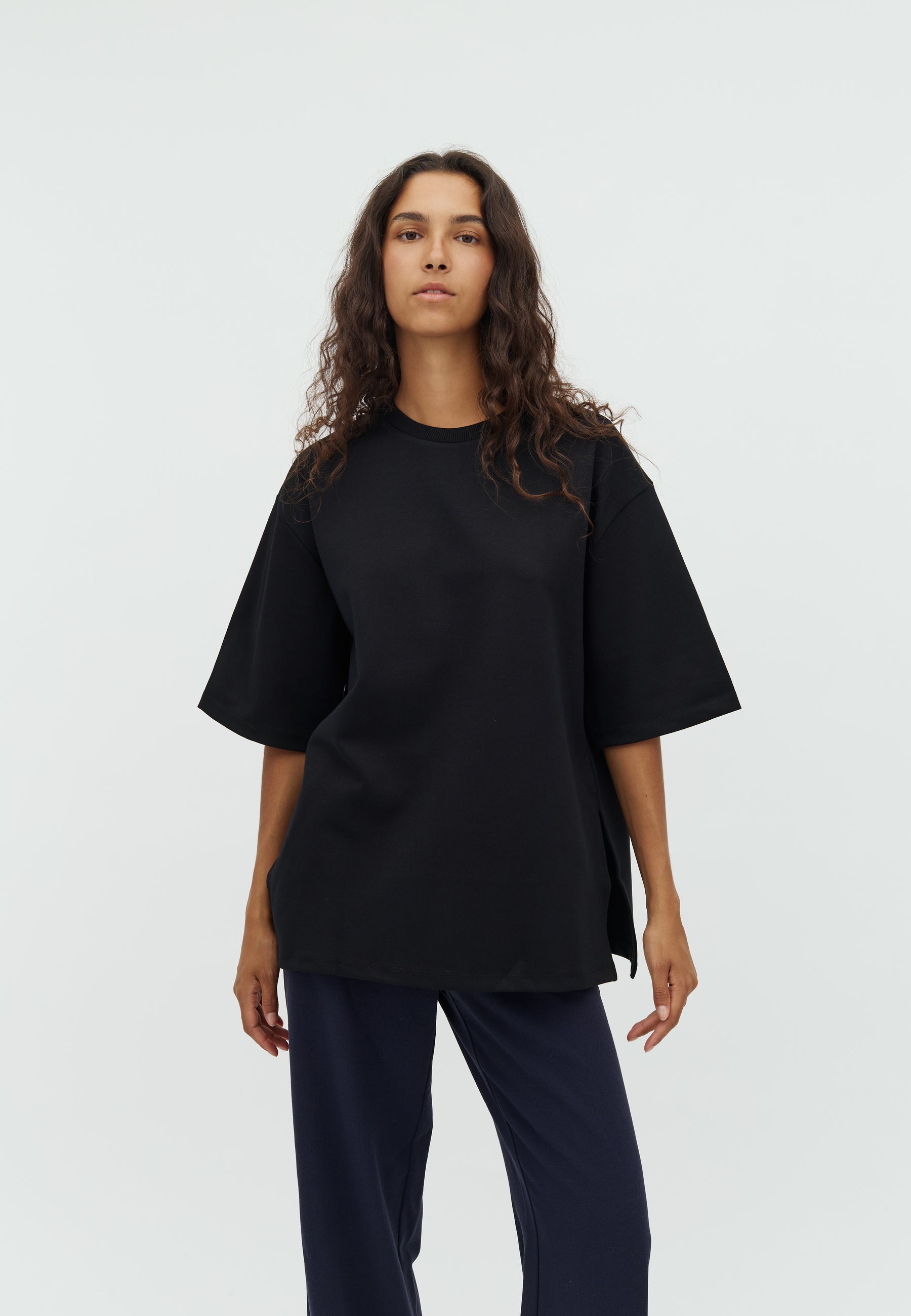 Emrylis-M_Black_Model_0