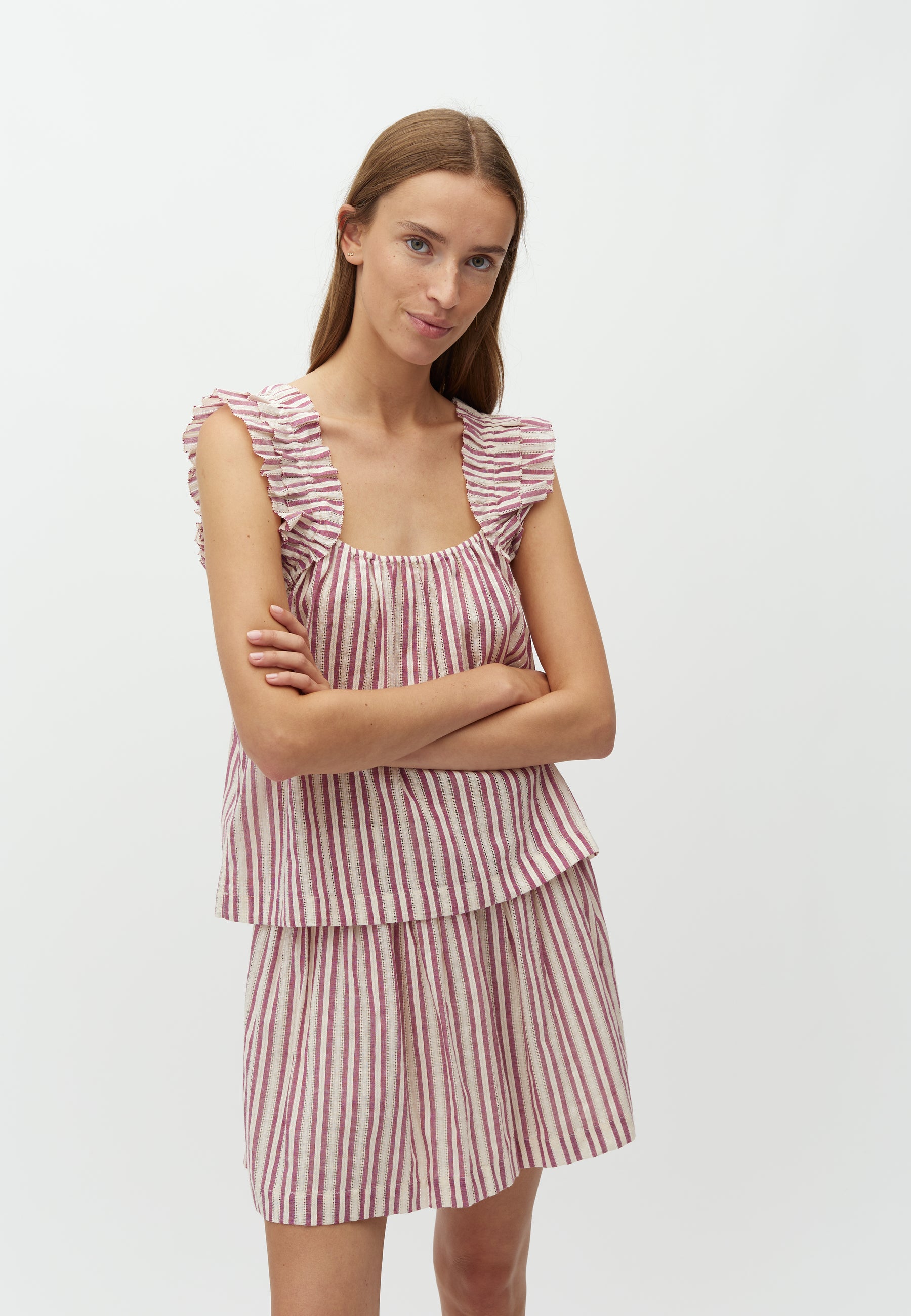 Solaya-M_Thin Red Stripe_Model_1