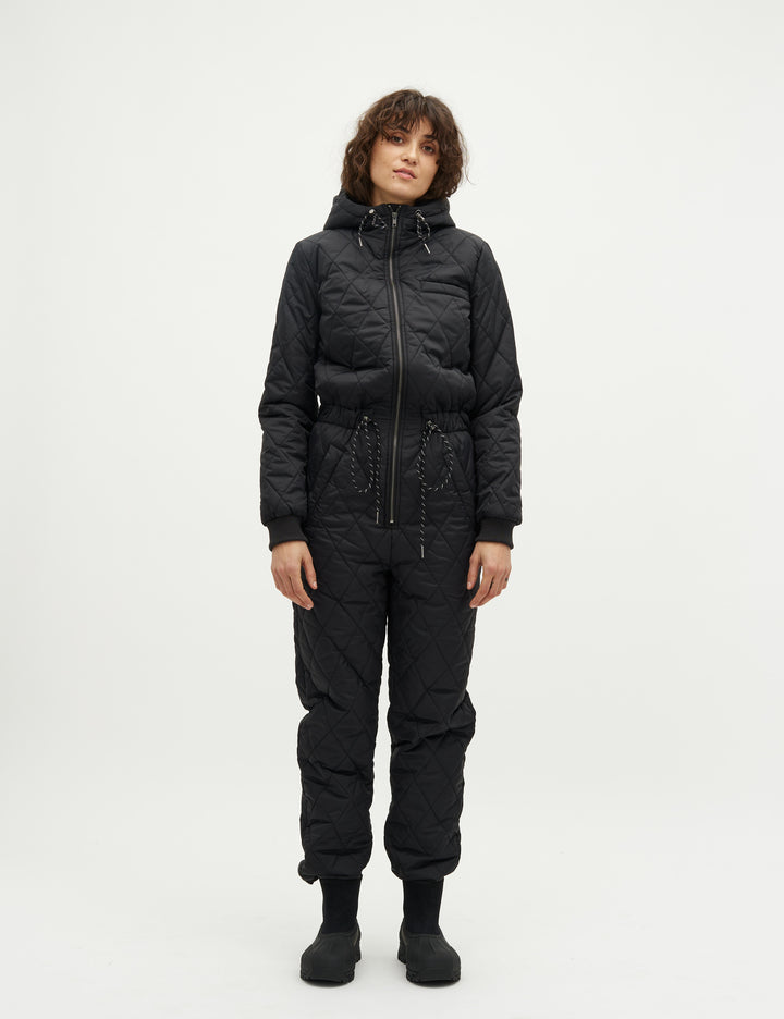 Isolde T-M_Black_Model_2