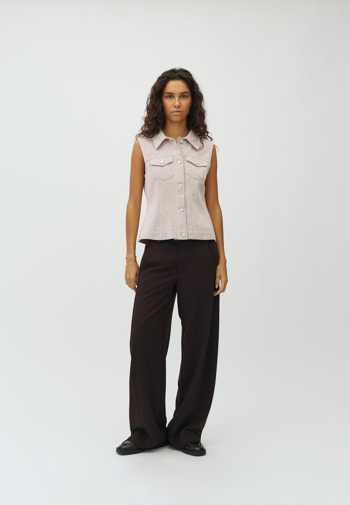 Varo-M_Light Berry Wash_Model_0