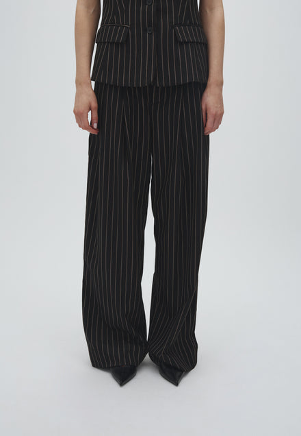 Emeli-M_Black Brown Pinstripe_Model_0