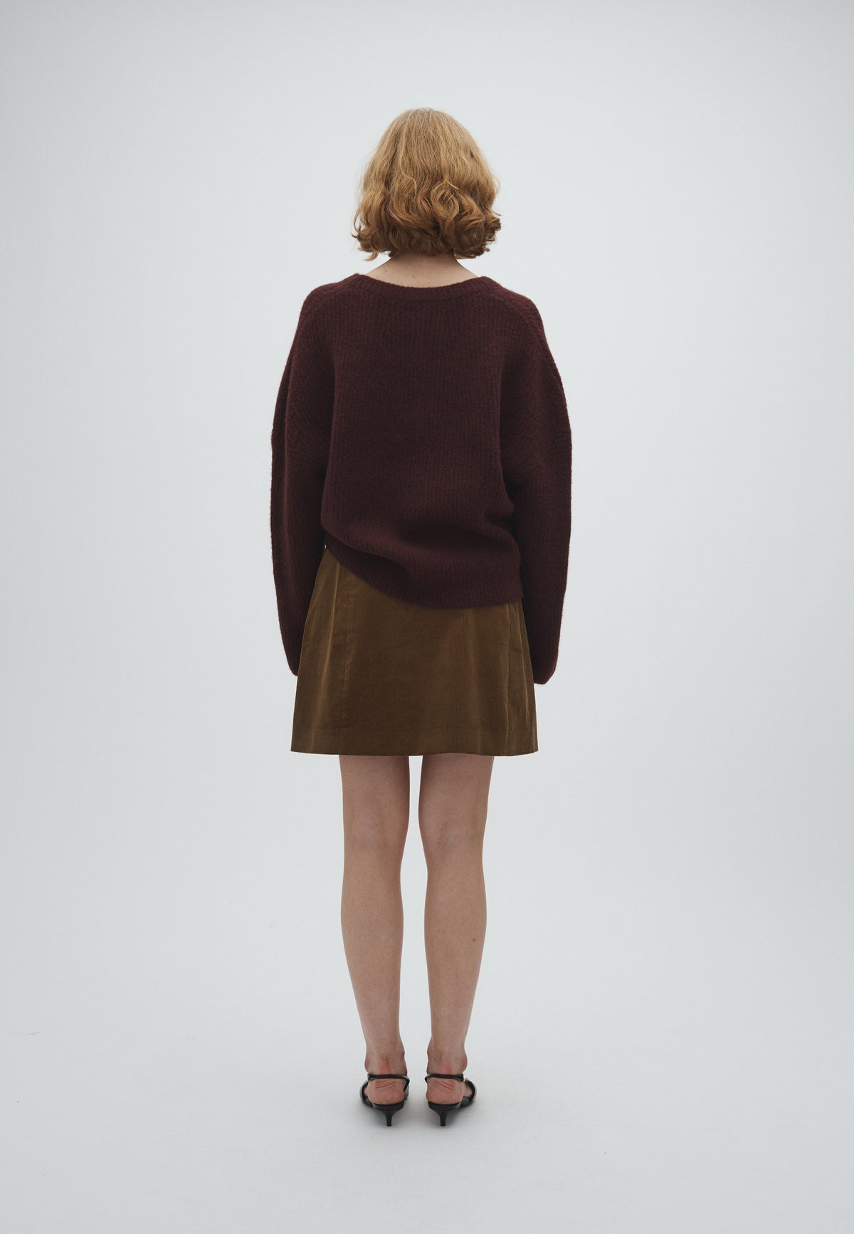 Gillian V-M_Deep Maroon Mix_Model_4