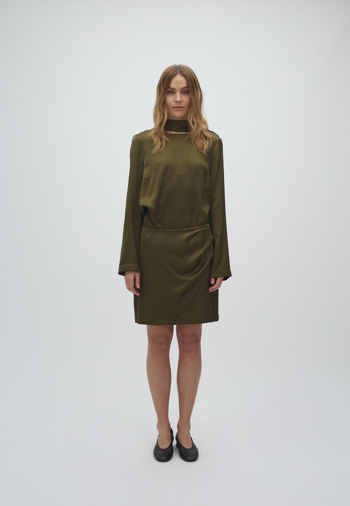 Dagny-M_Smoked Olive_Model_0