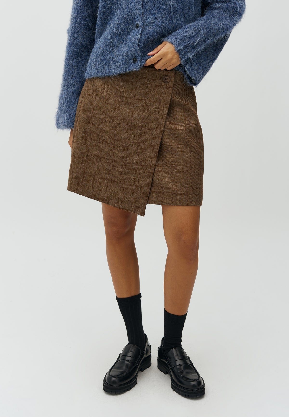 Kanille-M_Brown Falcon Check_Model_1