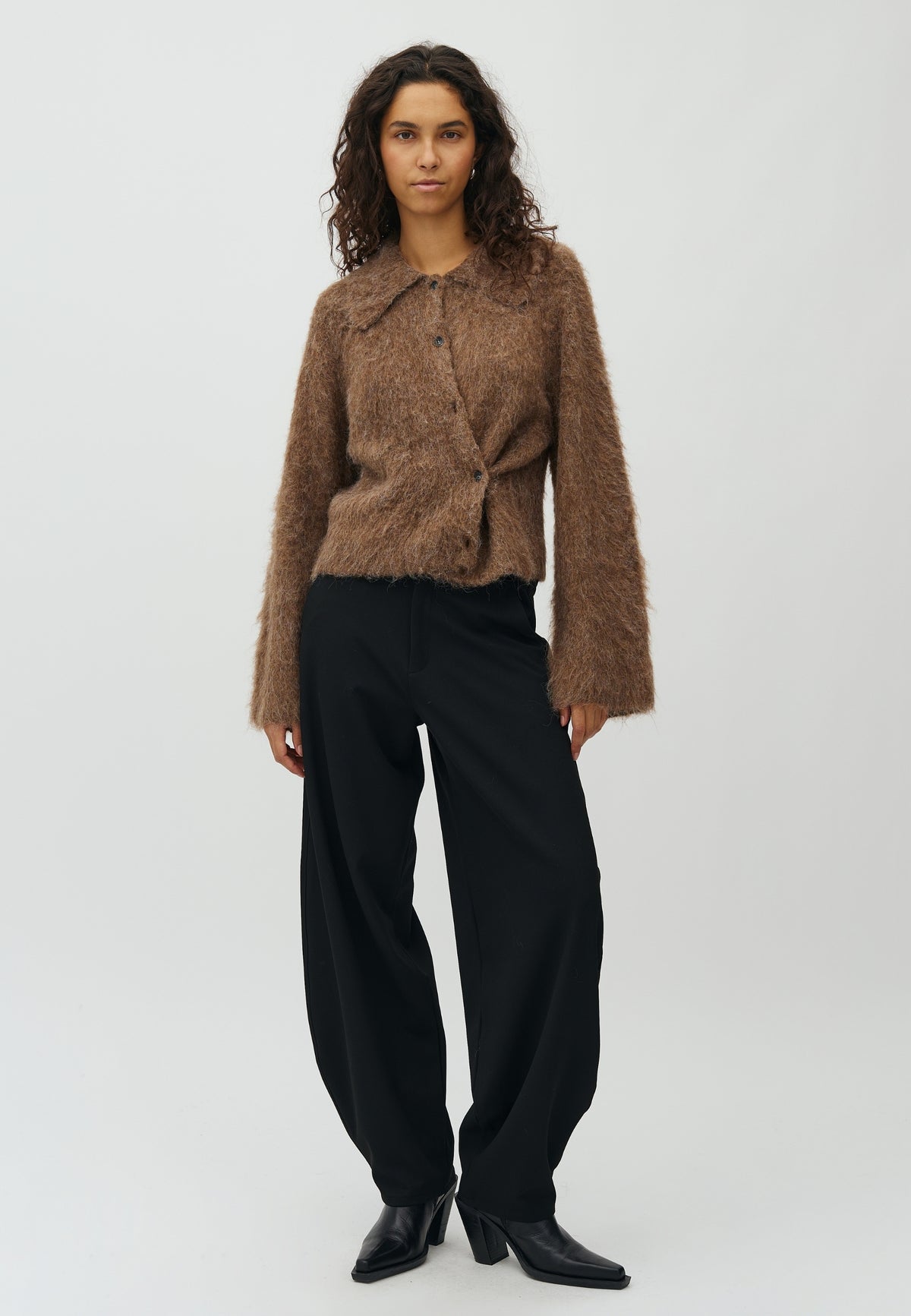 Lari-M_Walnut Melange_Model_3