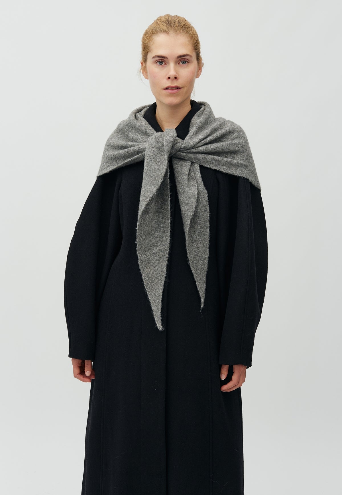 Milessa-M_Black_Model_2