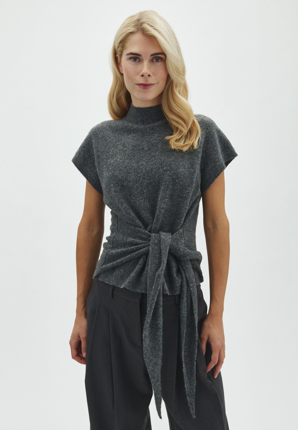 Sulana-M_Shadow Grey_Model_0