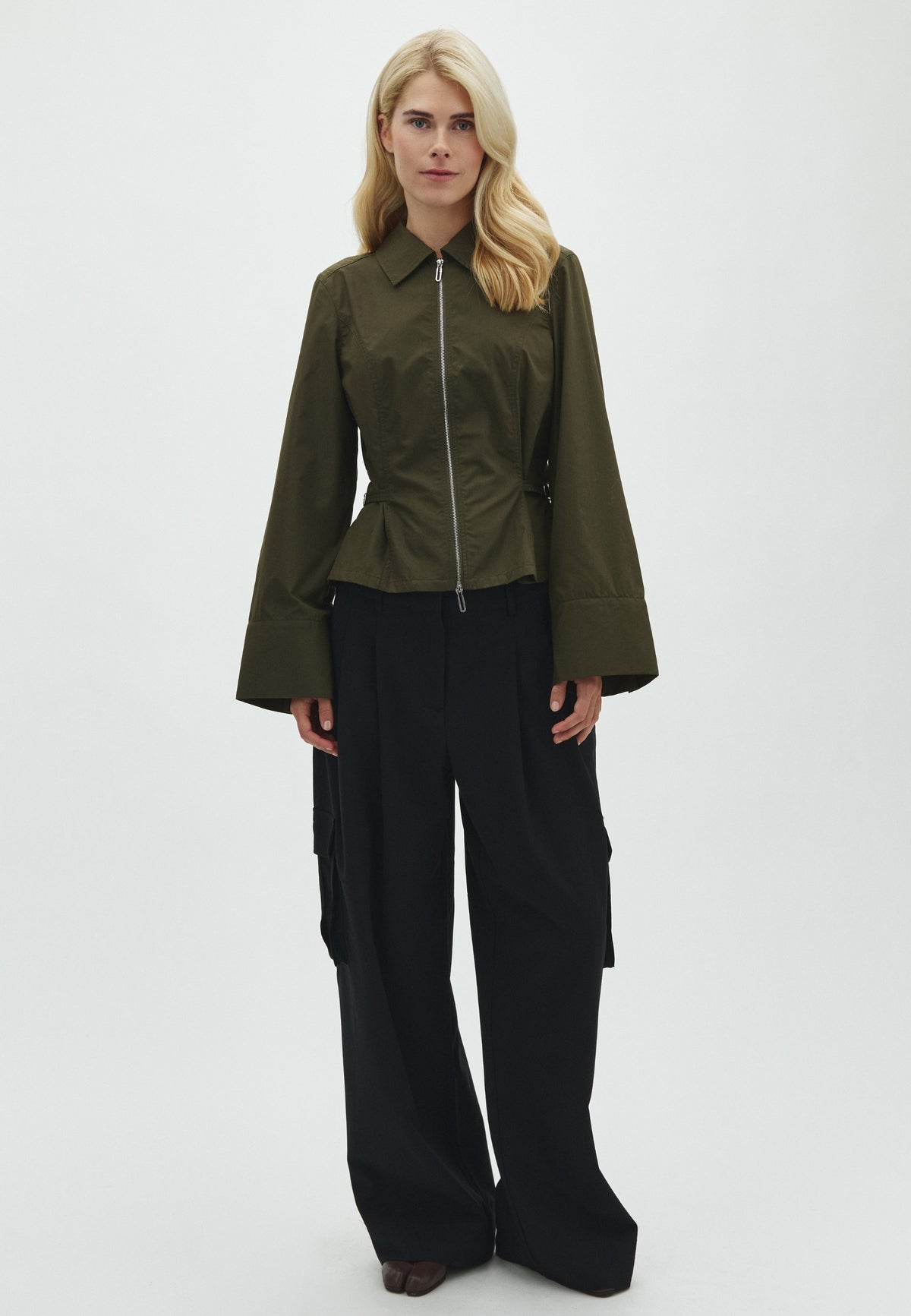 Anoul LS-M_Dark Olive_Model_3