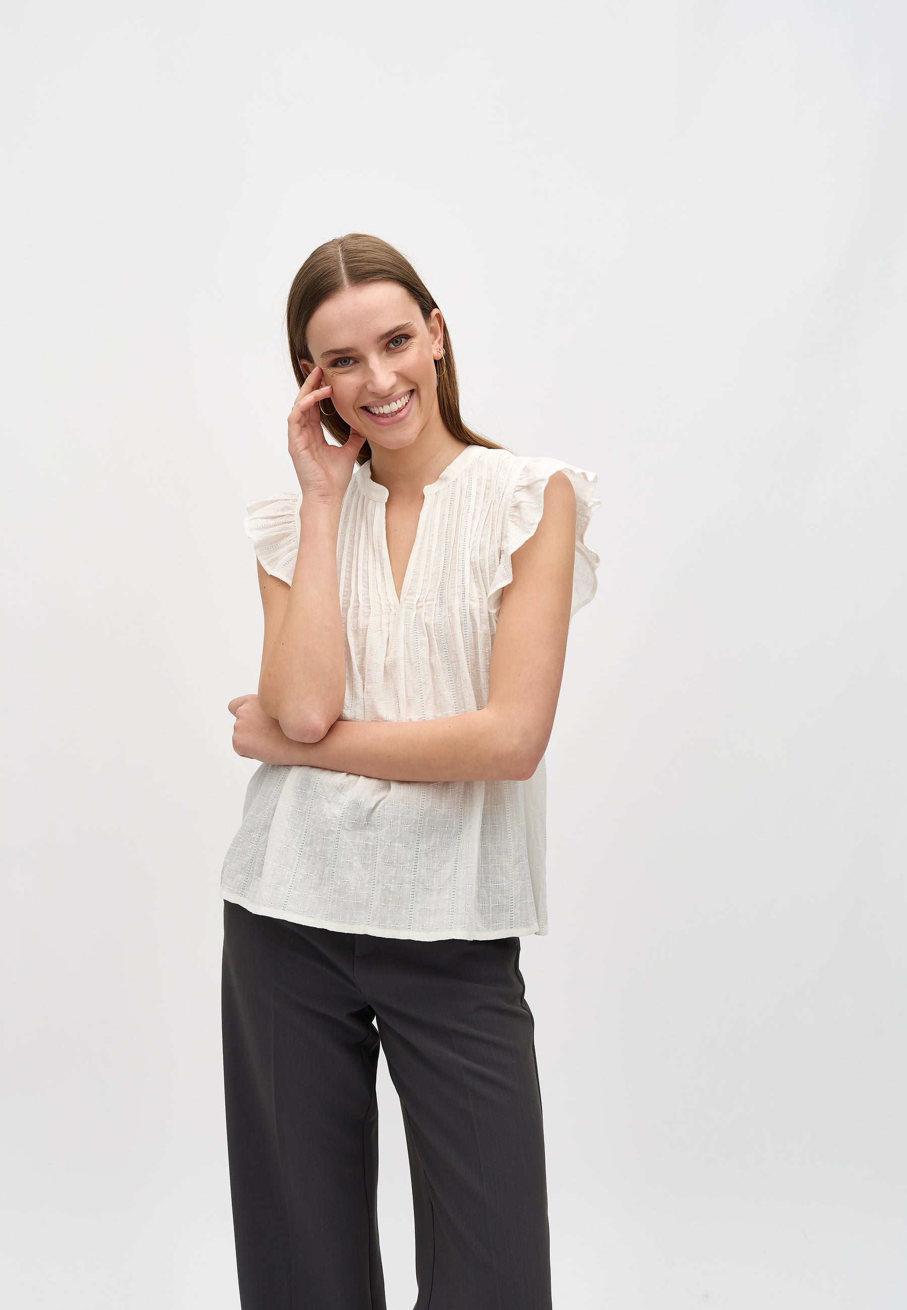 Gemala-M_White_Model_3