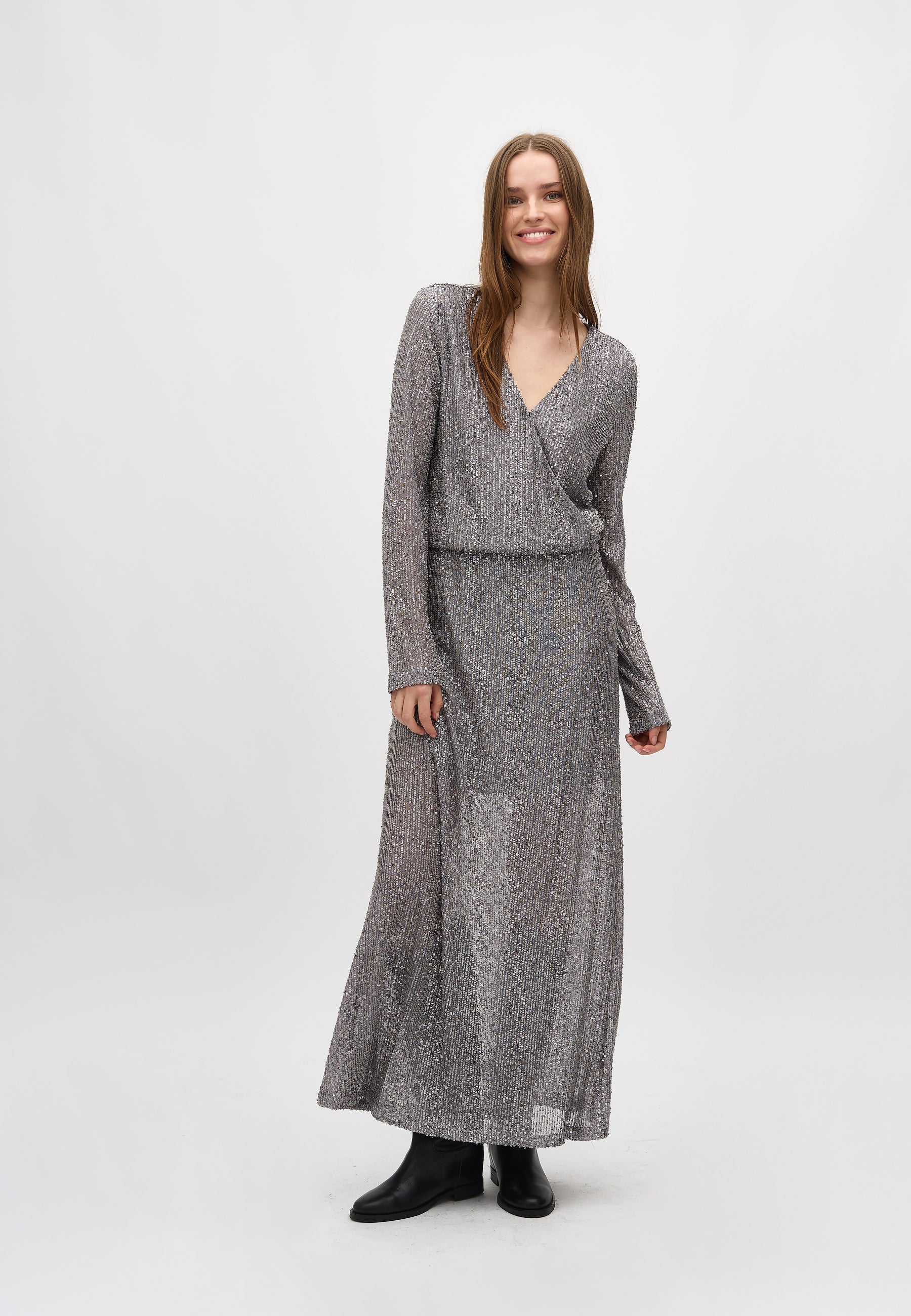 Lilu-M_Earl Greyish_Model_2
