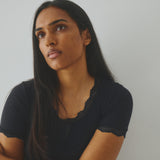 Emera-M_Black_Image_