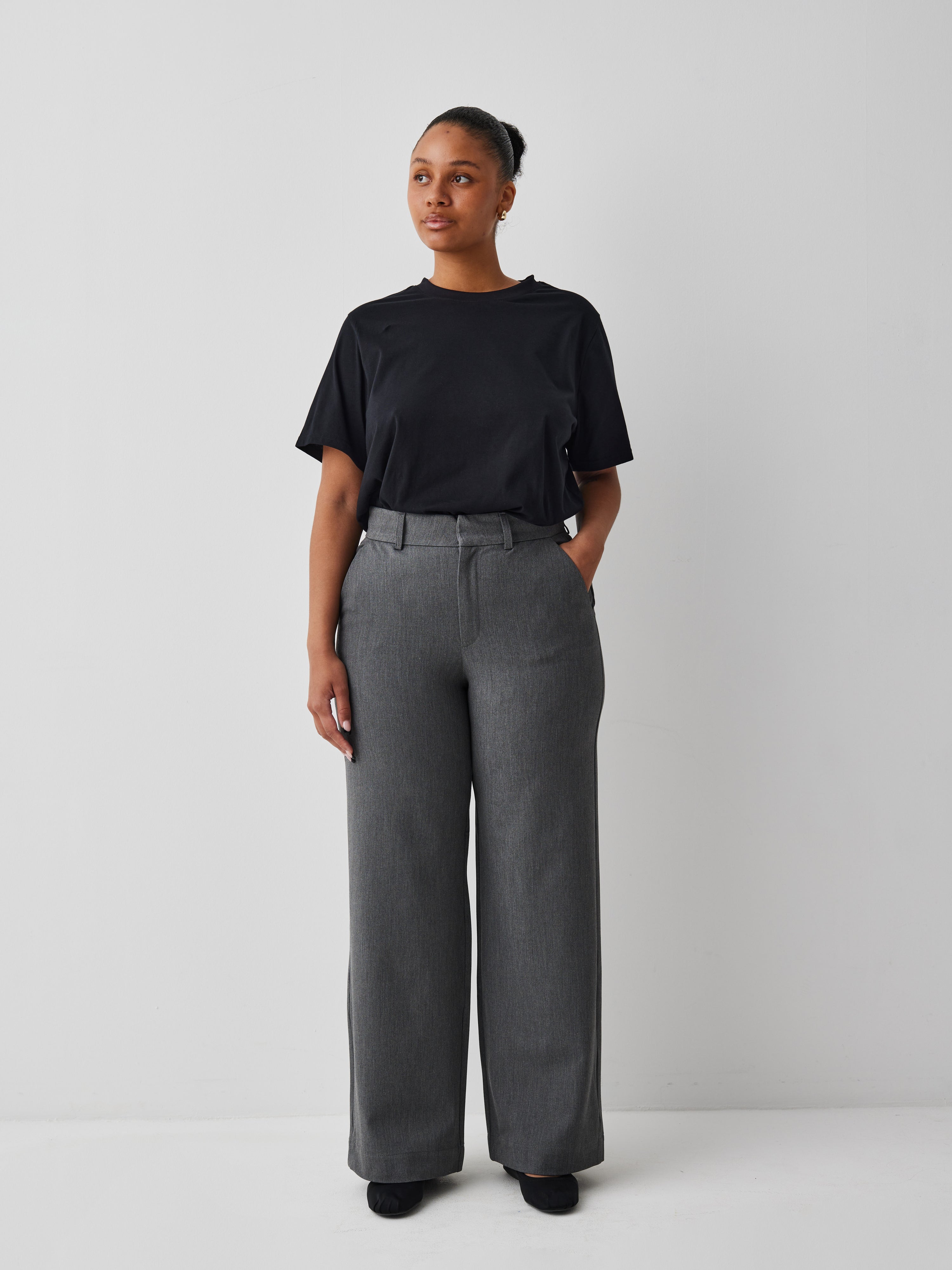 Lucy-M_Medium Melange_Model_