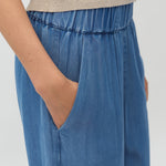 Anjelica-M_Mid Vintage Wash_Model_