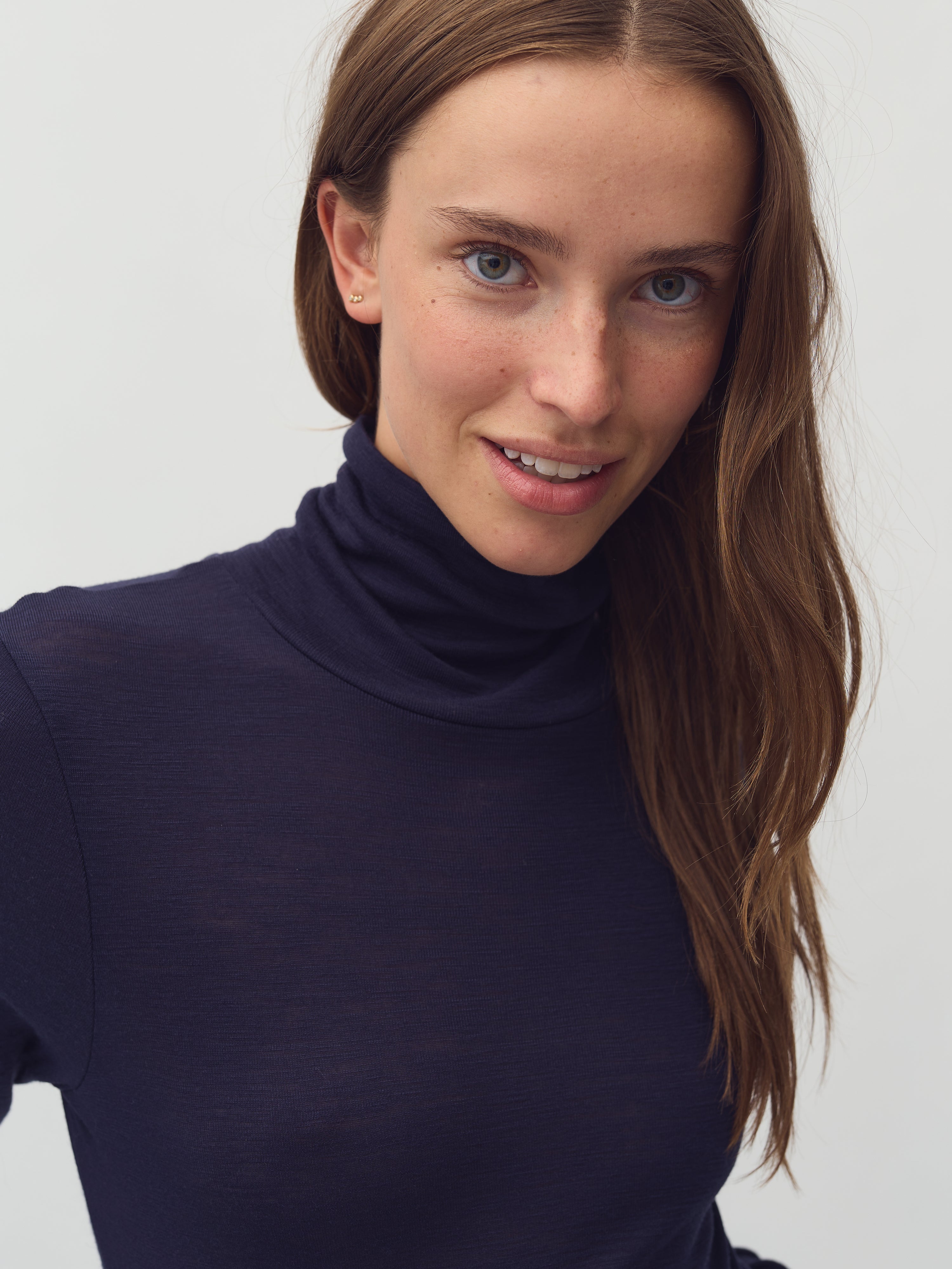 Ina_Navy Blue_Model_2