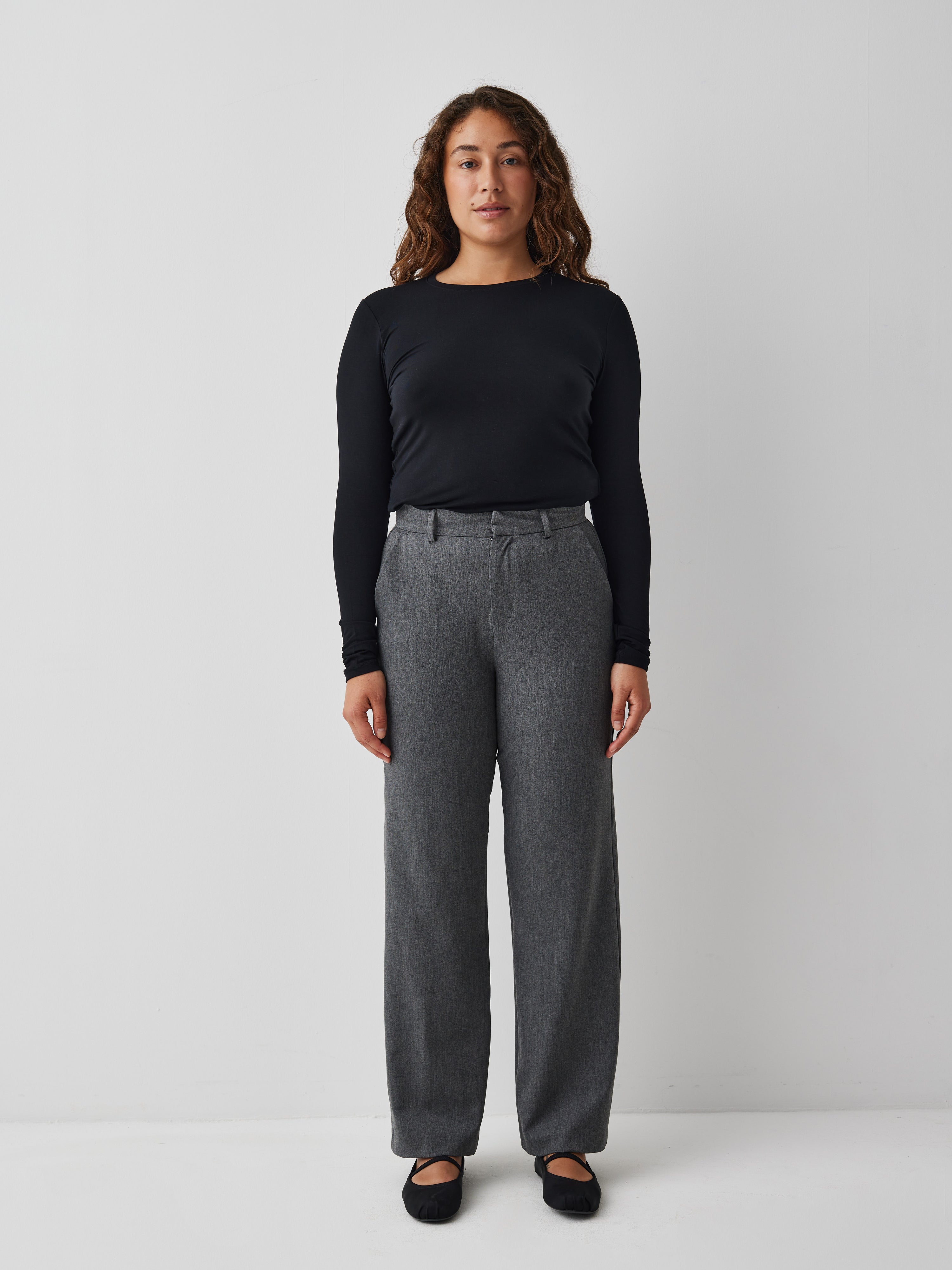 Lucy-M_Medium Melange_Model_