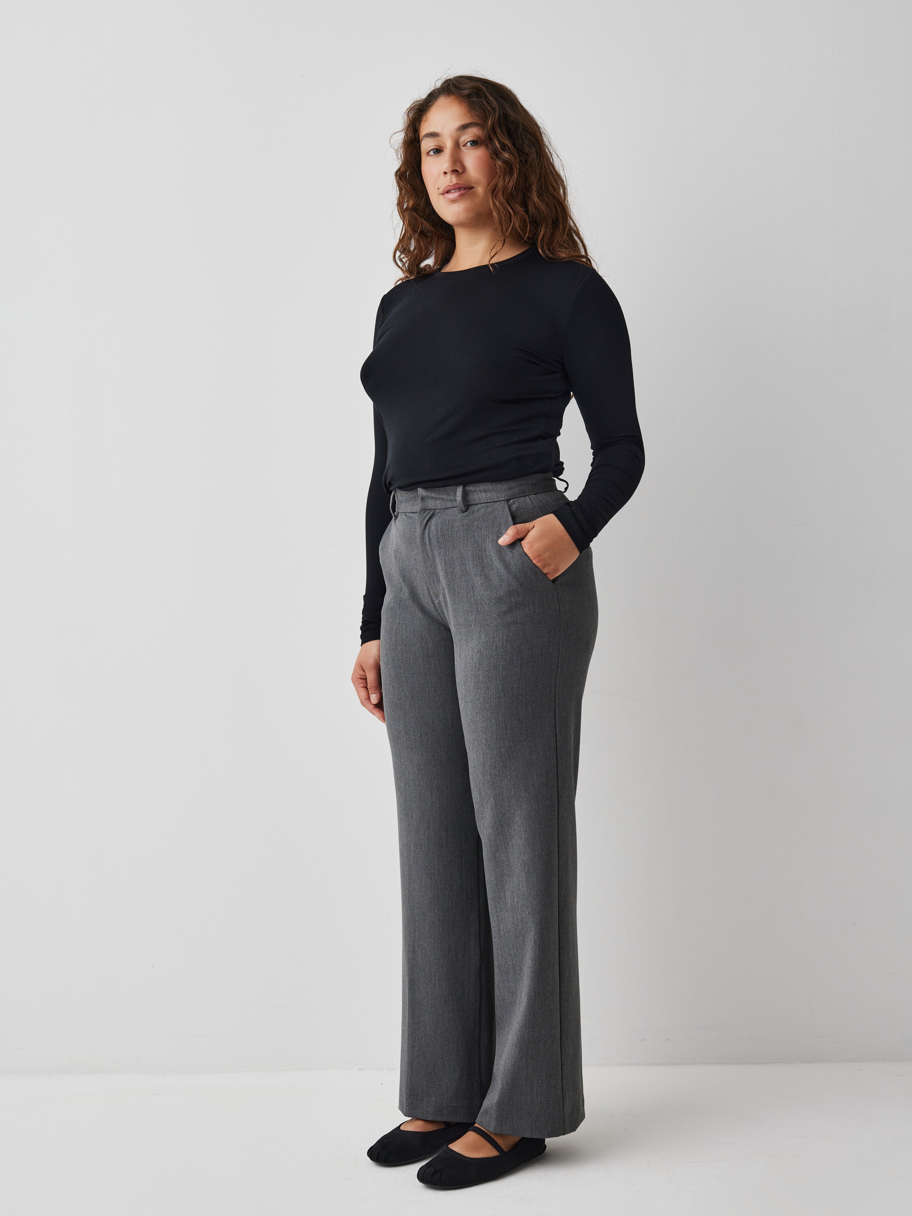 Lucy-M_Medium Melange_Model_