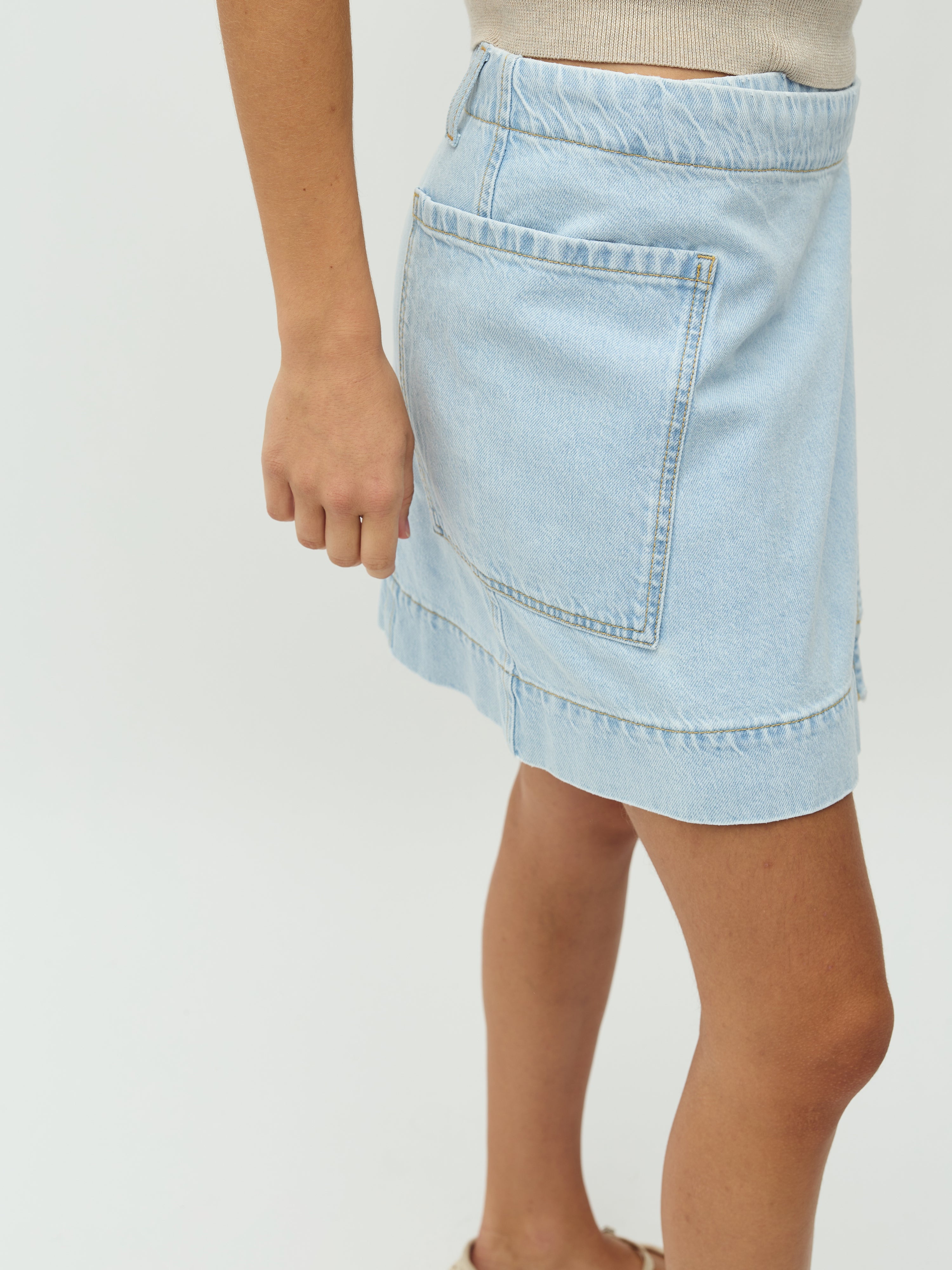 Kalinca-M_Lighter Blue Wash_Model_4