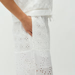 Viljane-M_White_Model_2