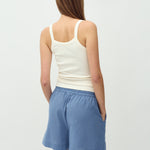 Essa-M_White_Model_4