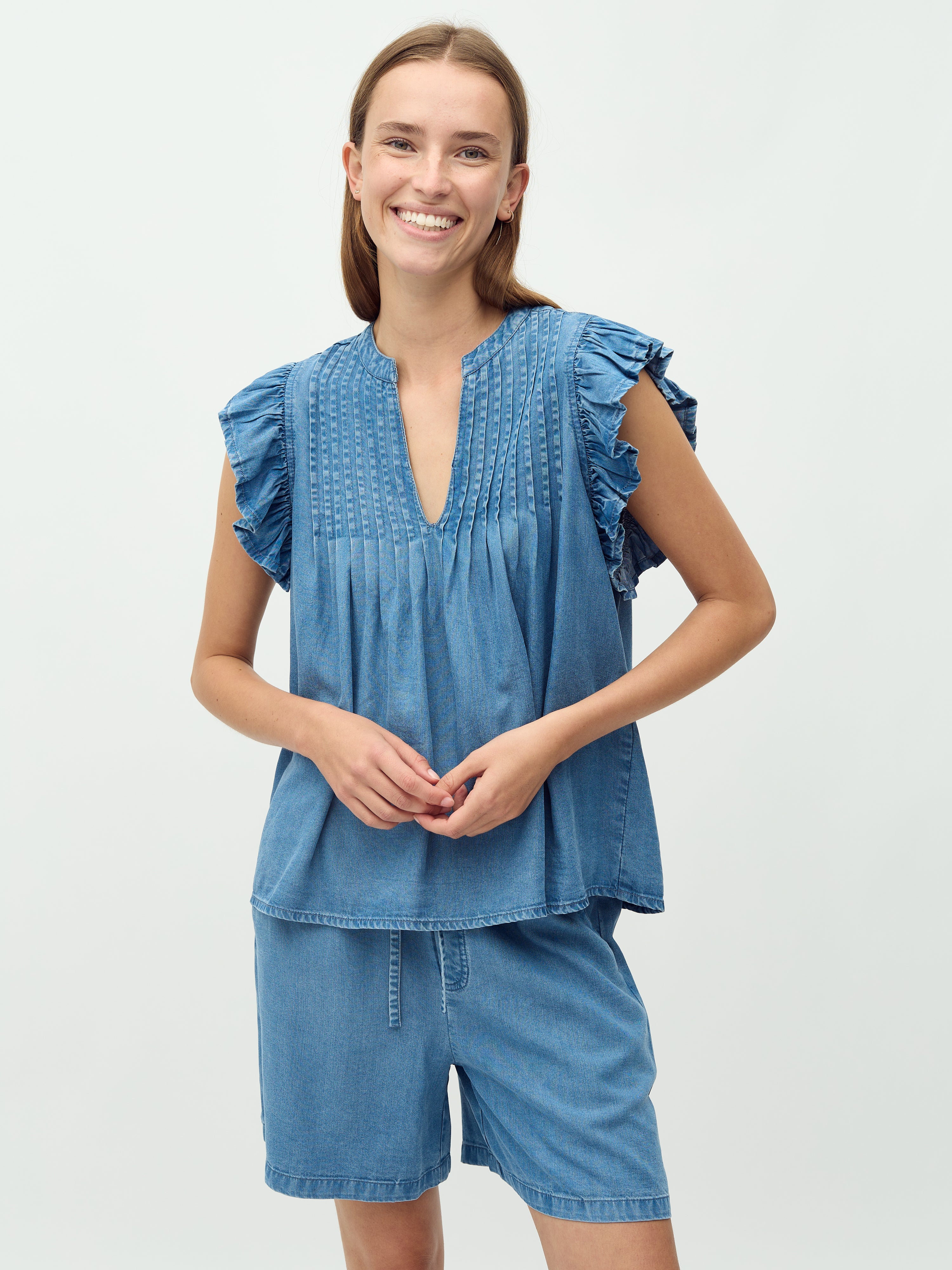 Gemala-M_Mid Vintage Wash_Model_1