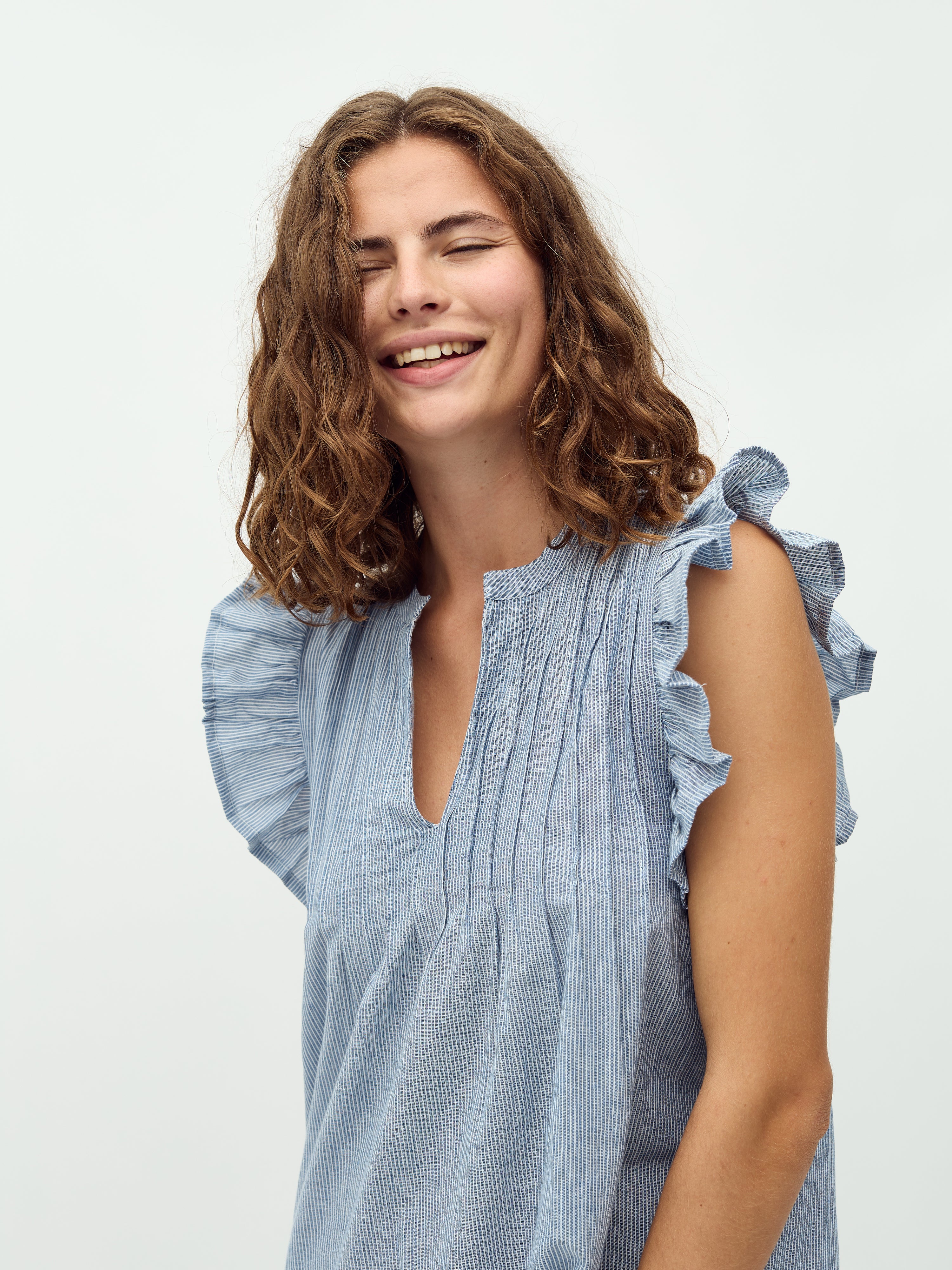 Gemala X-Long-M_Blue White Stripe_Model_2