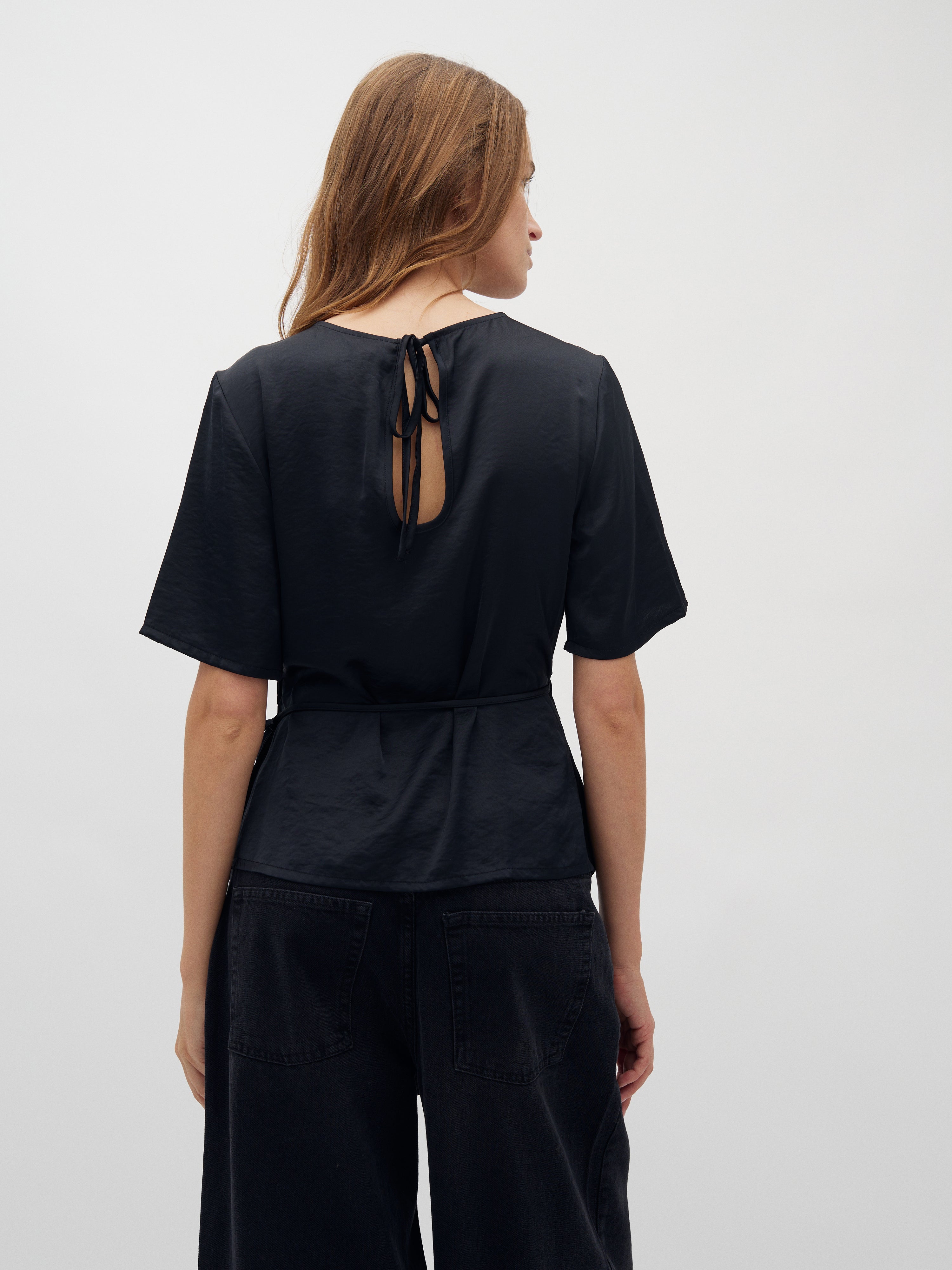 Kylar Short-M_Black_Model_2