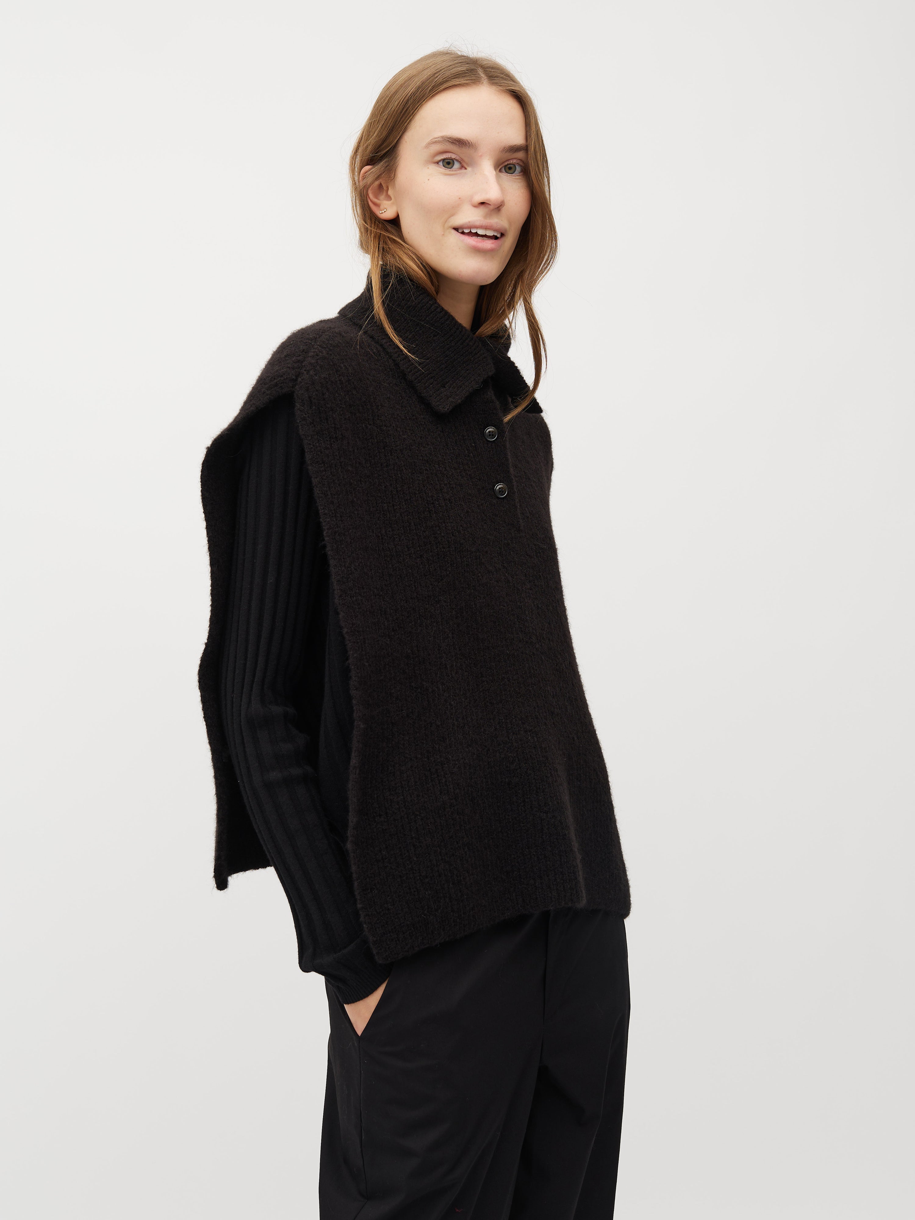 Tristiana-M_Black_Model_0