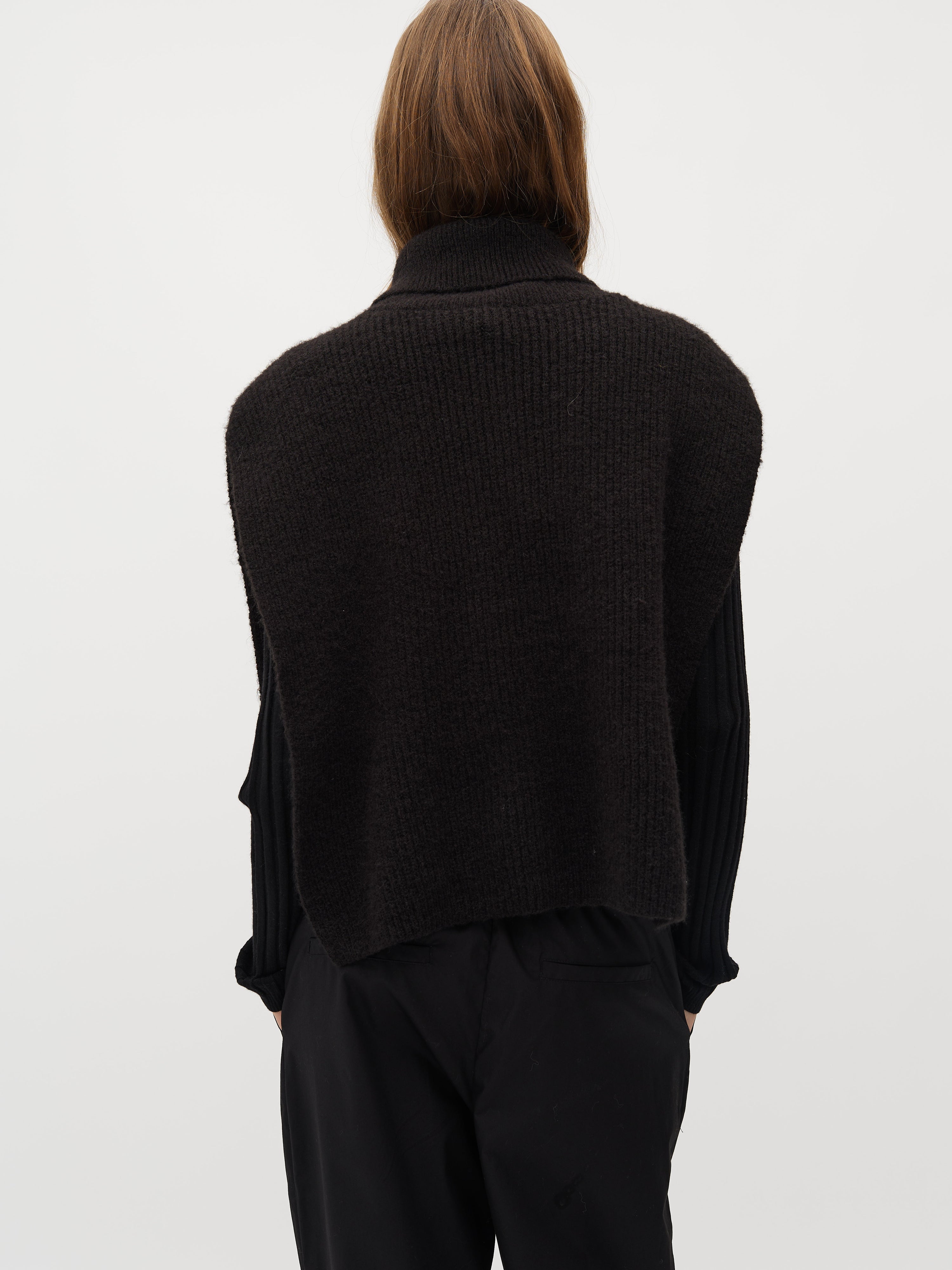 Tristiana-M_Black_Model_2