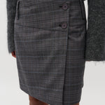 Jeani-M_Grey Check_Model_2