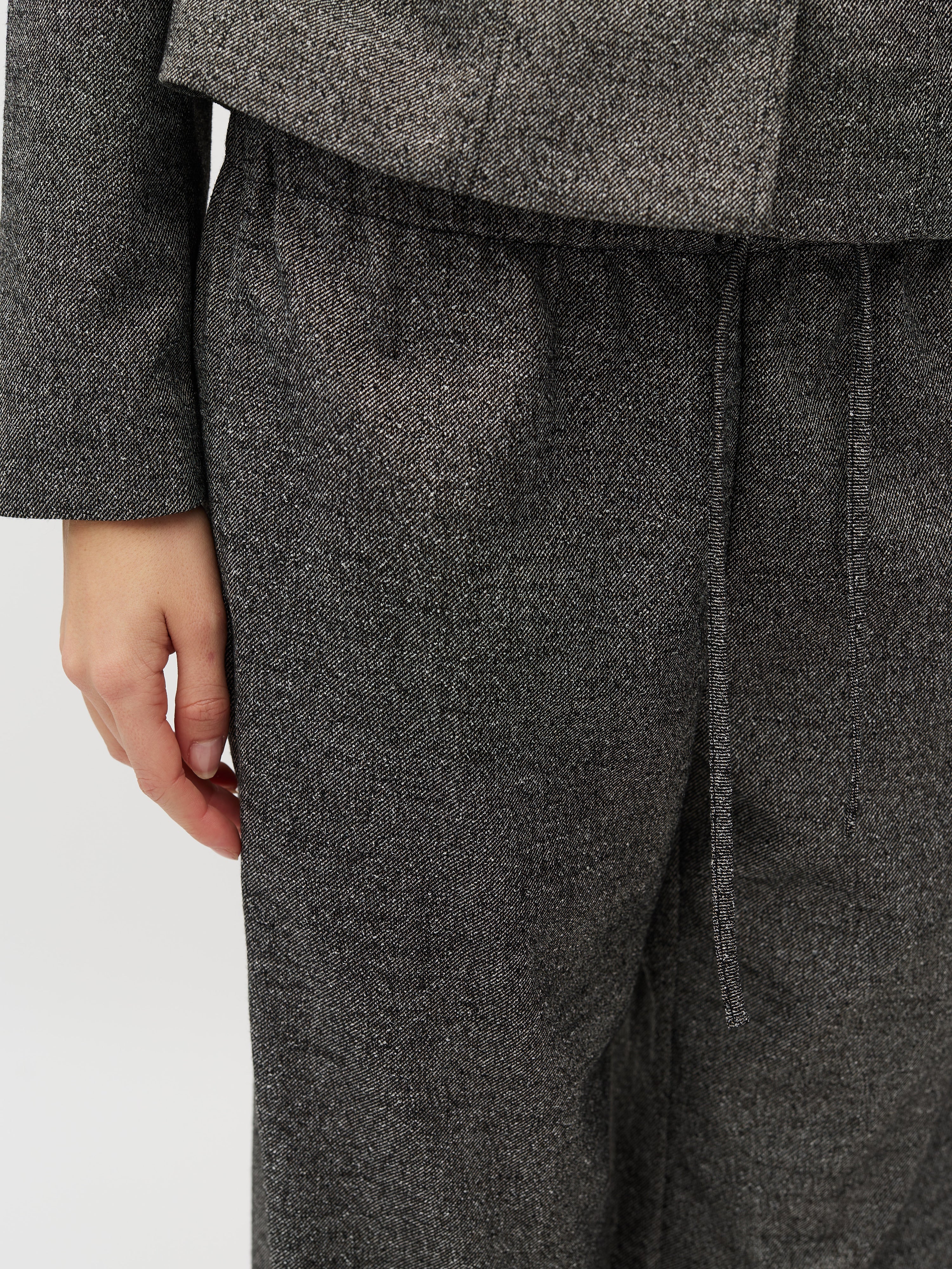 Cyril-M_Charcoal Melange_Model_2