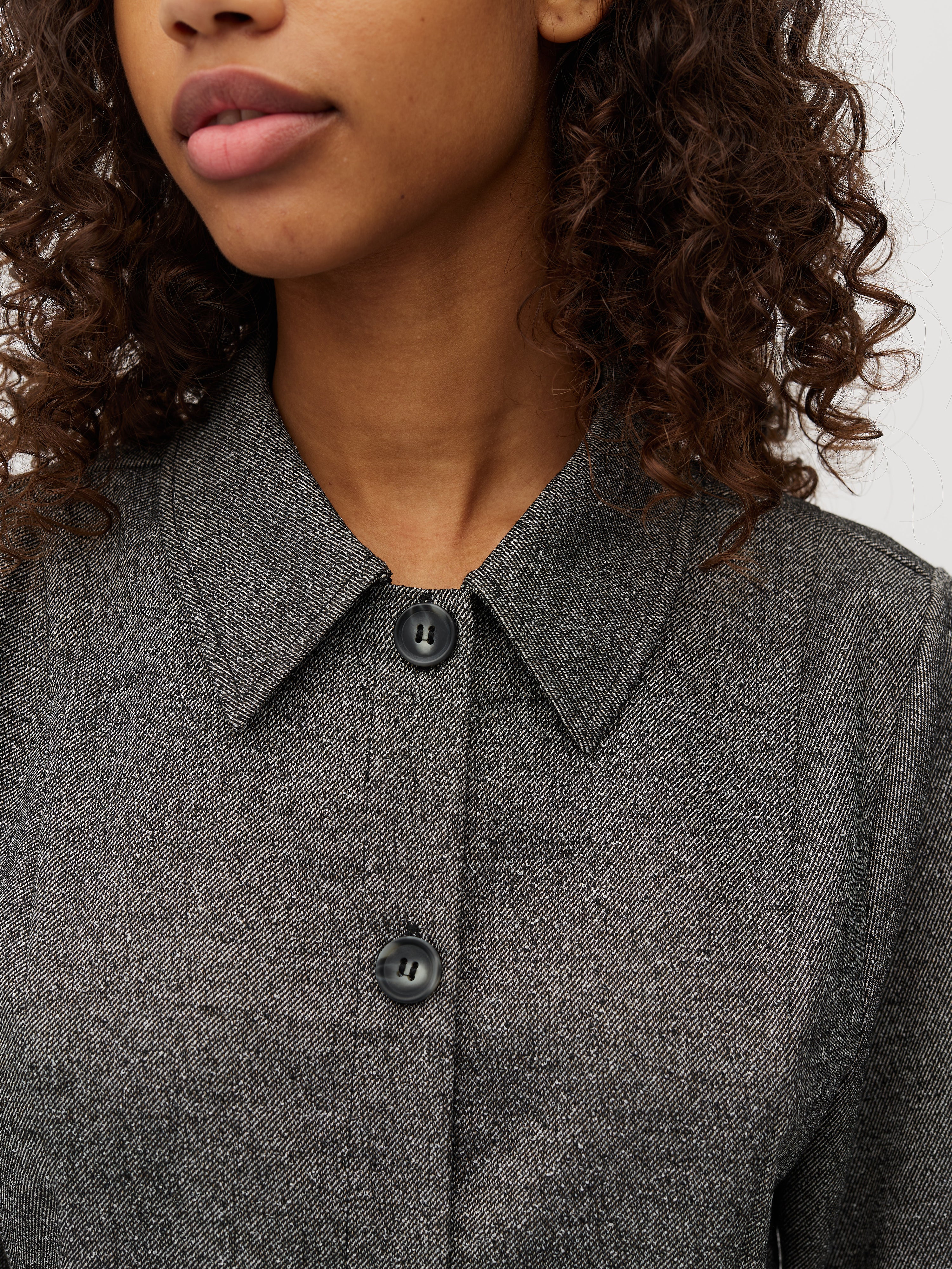 Kalira-M_Charcoal Melange_Model_2