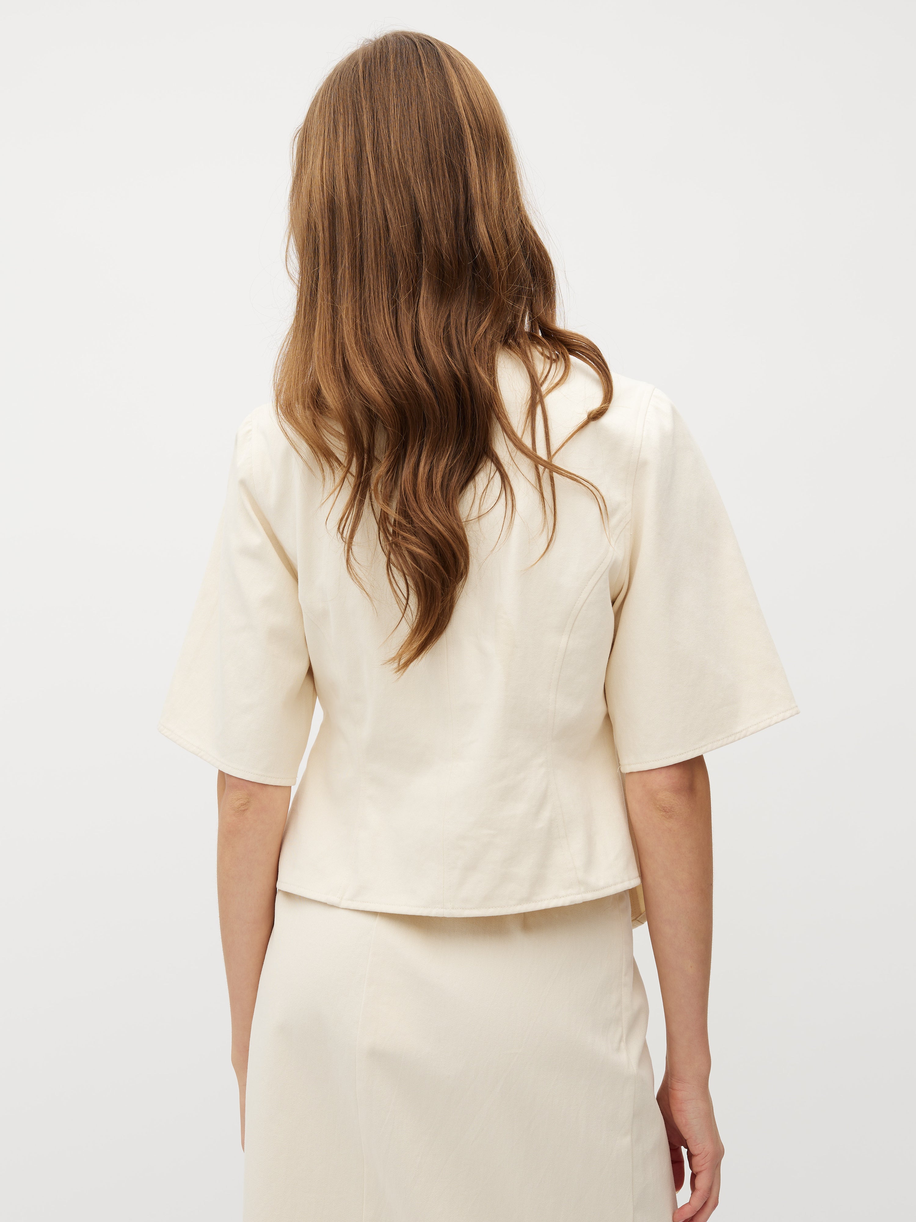 Macha-M_Ecru_Model_2