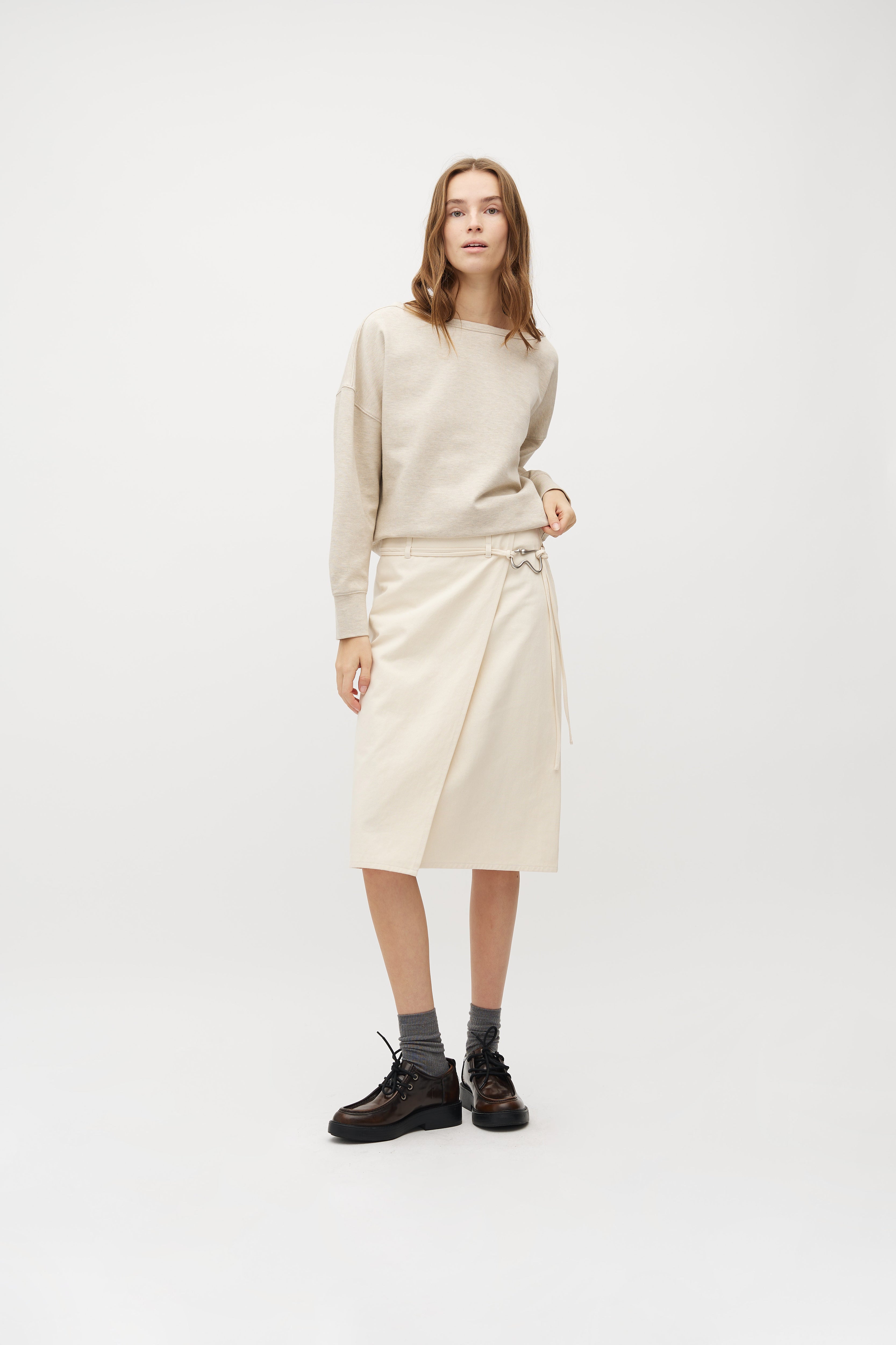 Zinaida-M_Ecru_Model_0