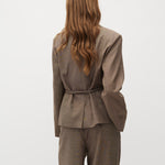 Ivia-M_Chicory Coffee Melange_Model_3