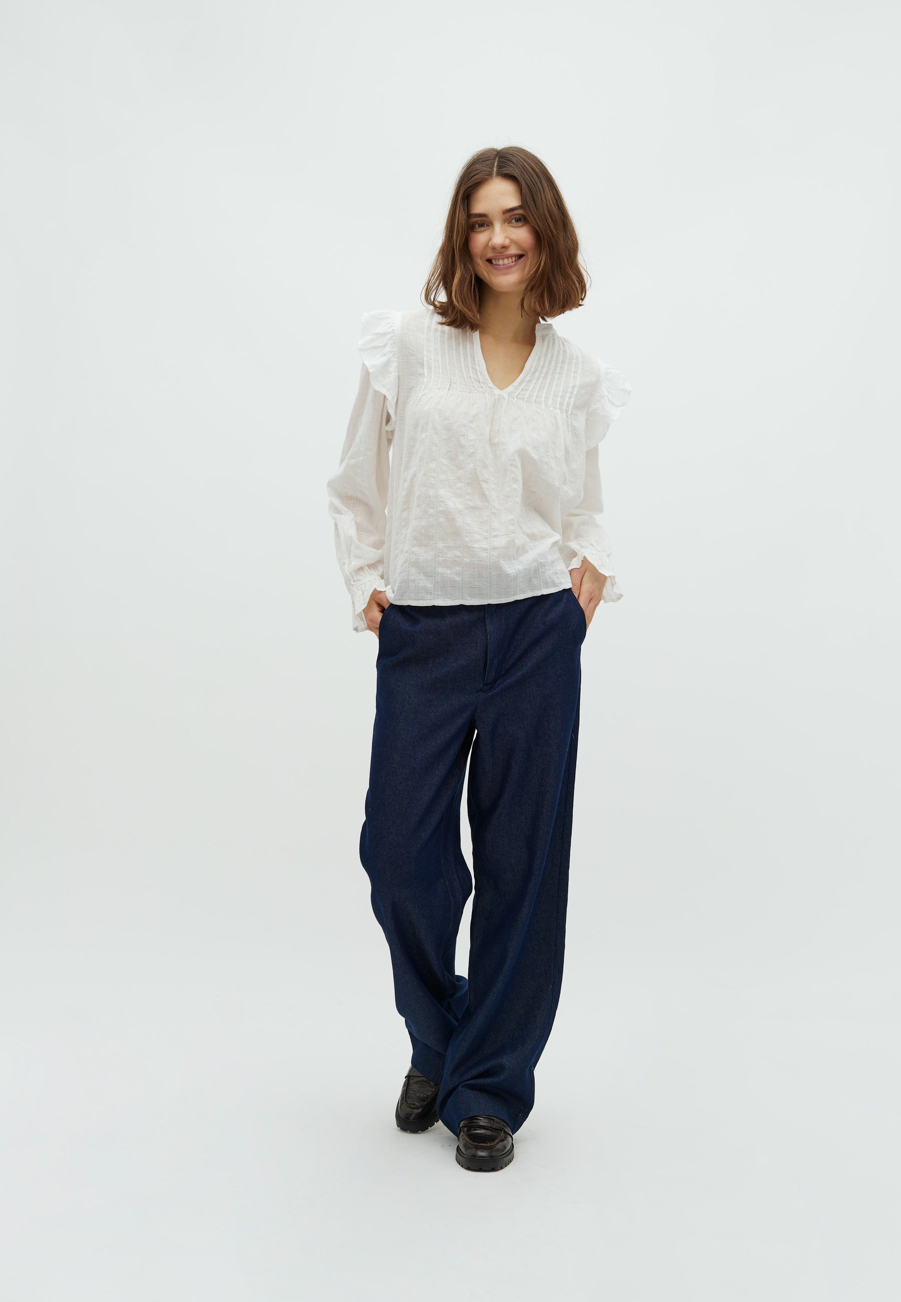 Gemala LS-M_White_Model_2