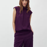 Maaja-M_Blackberry Wine_Model_3