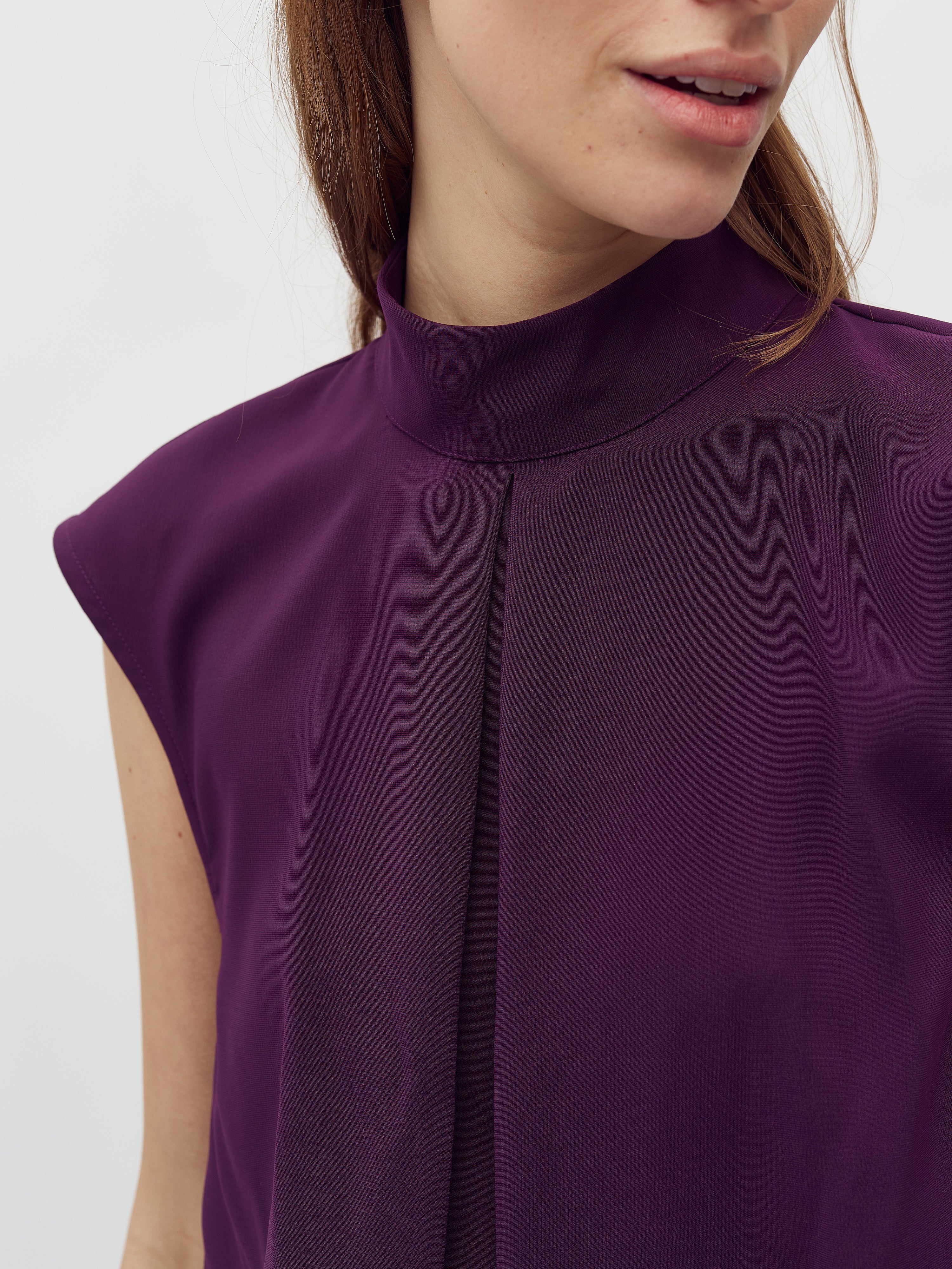 Maaja-M_Blackberry Wine_Model_4