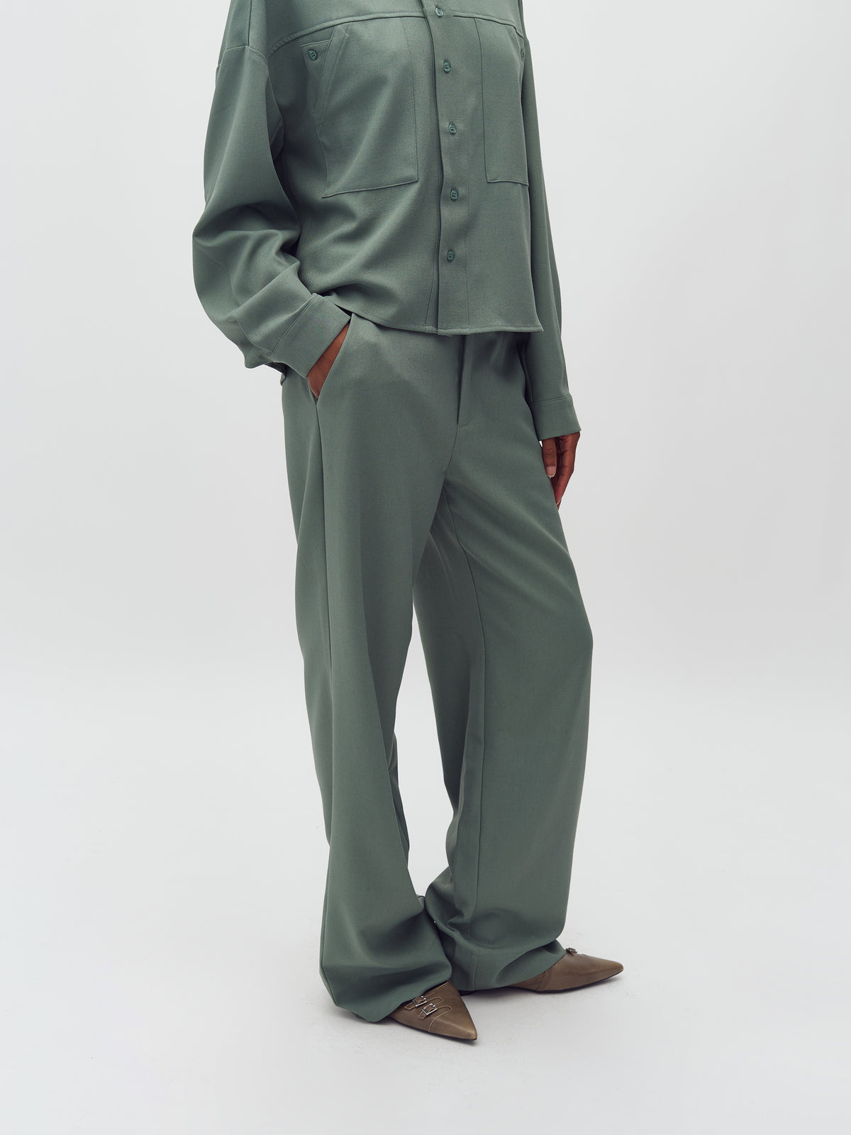 Rihnwen-M_Iceberg Green Melange_Model_0