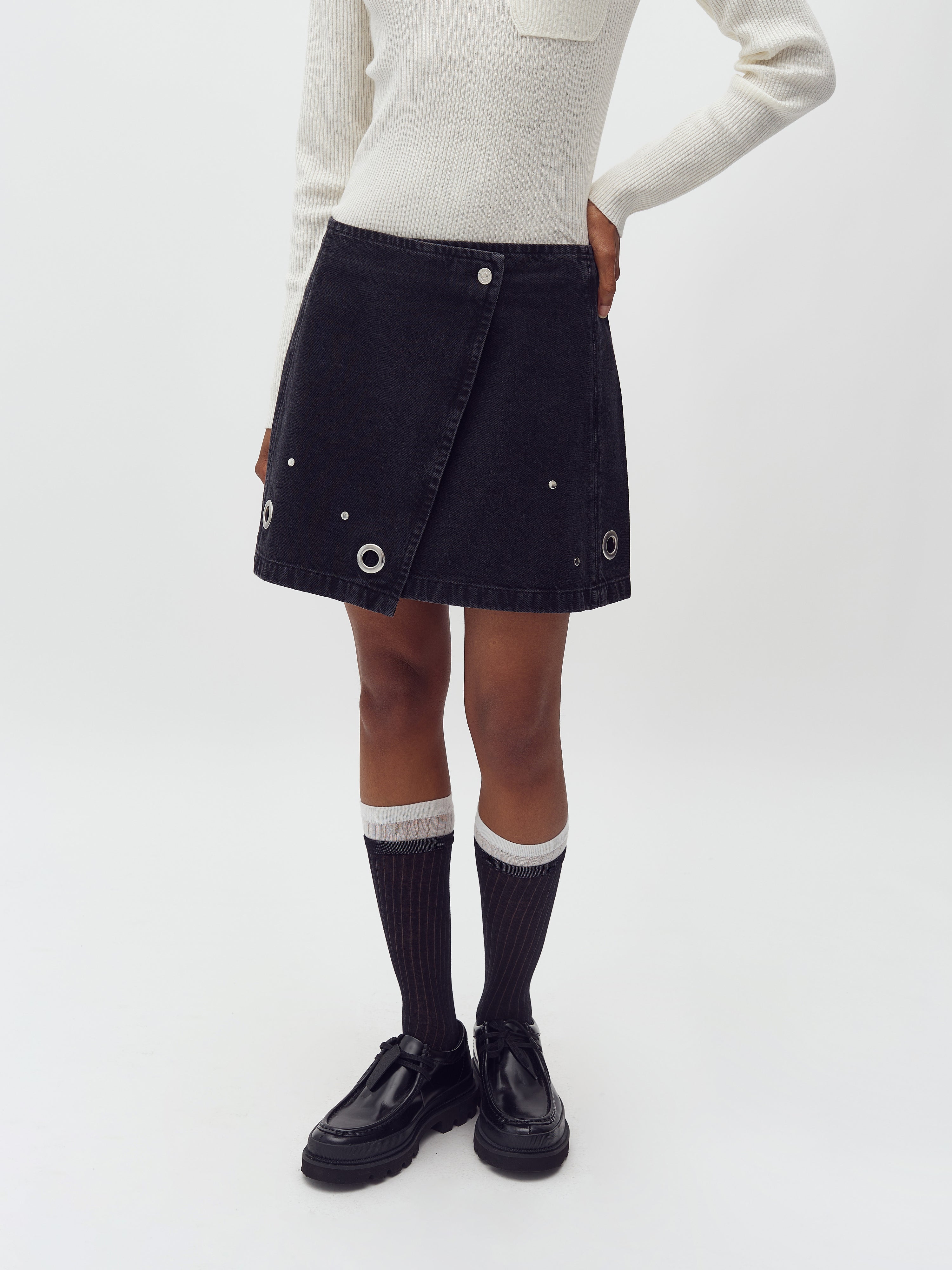 Keyana-M_Black Midnight Wash_Model_1