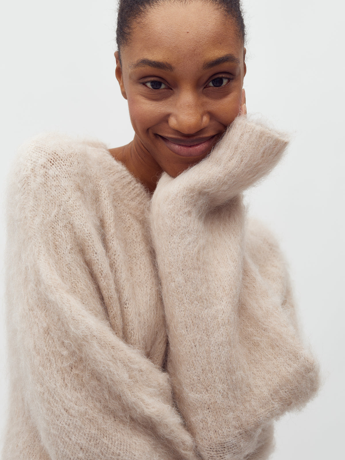 Gillis-M_Light Beige_Model_1