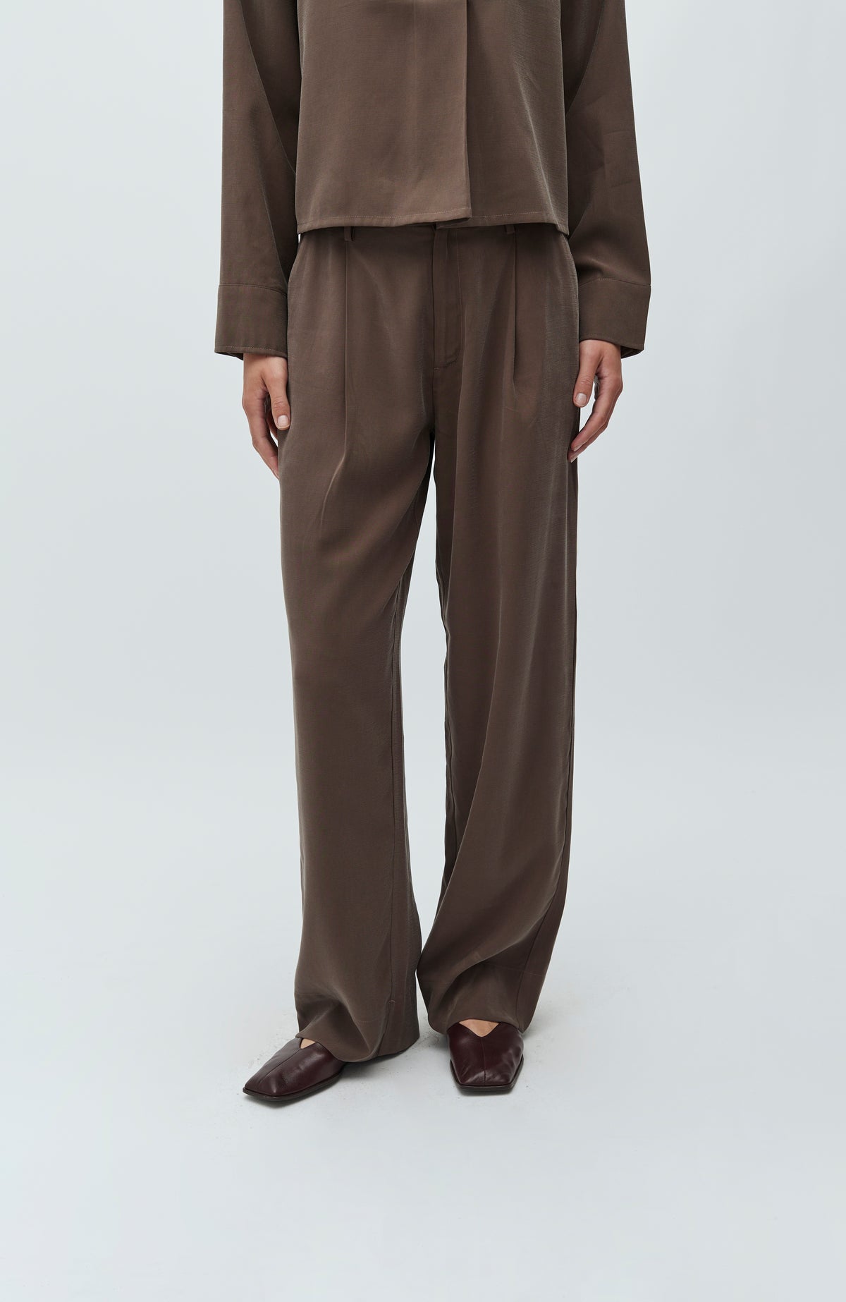 Daniello-M_Chocolate Brown_Model_0