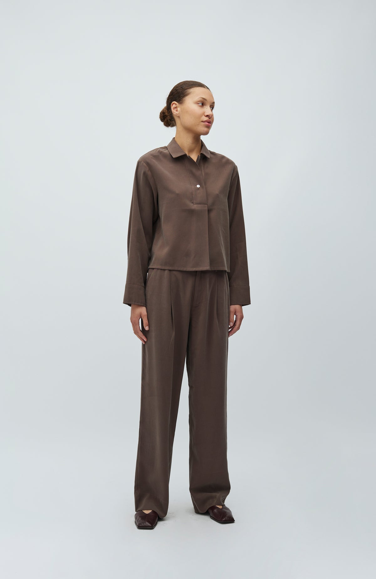 Elio-M_Chocolate Brown_Model_0