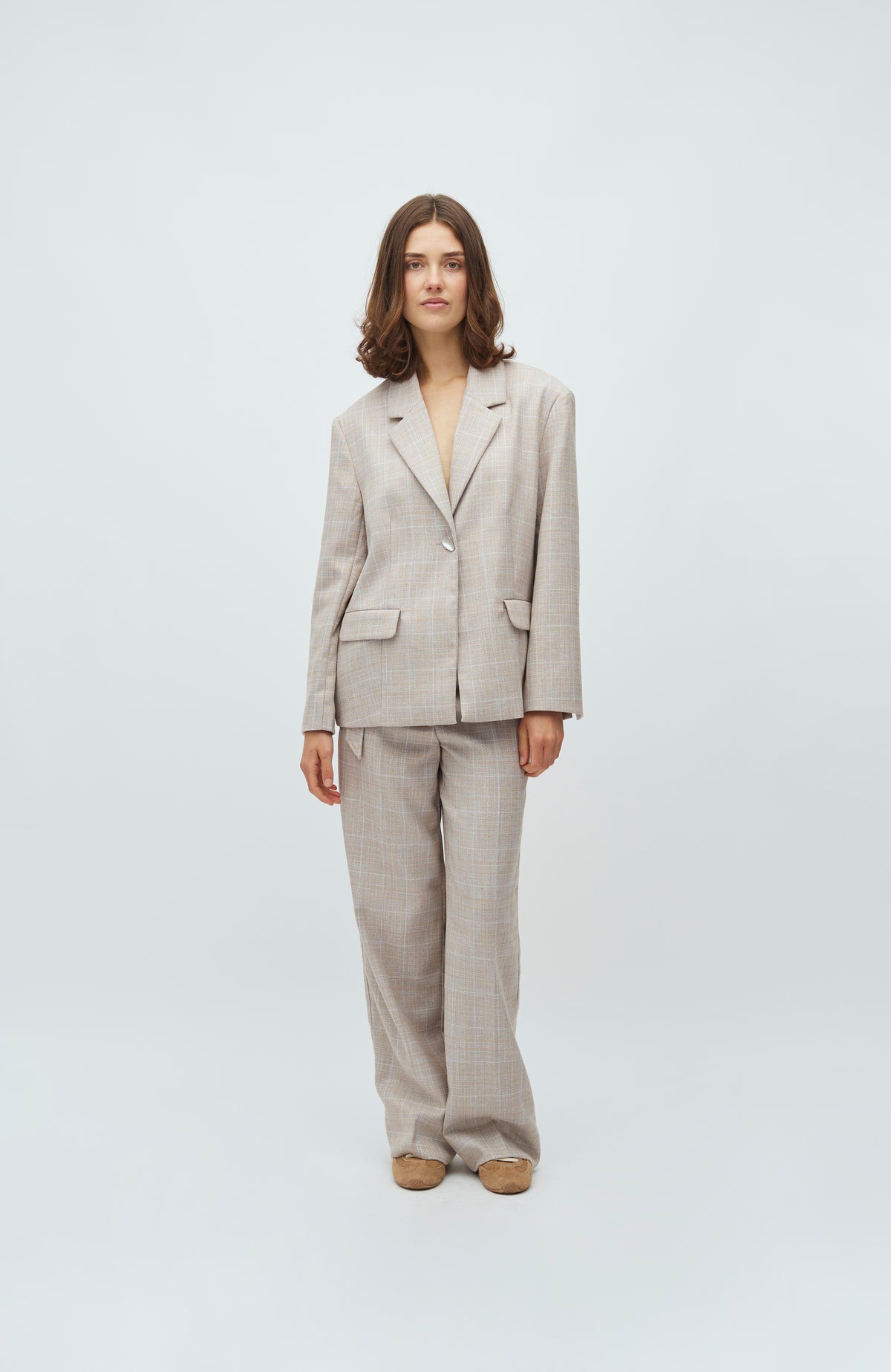 Howla-M_Beige Check_Model_0