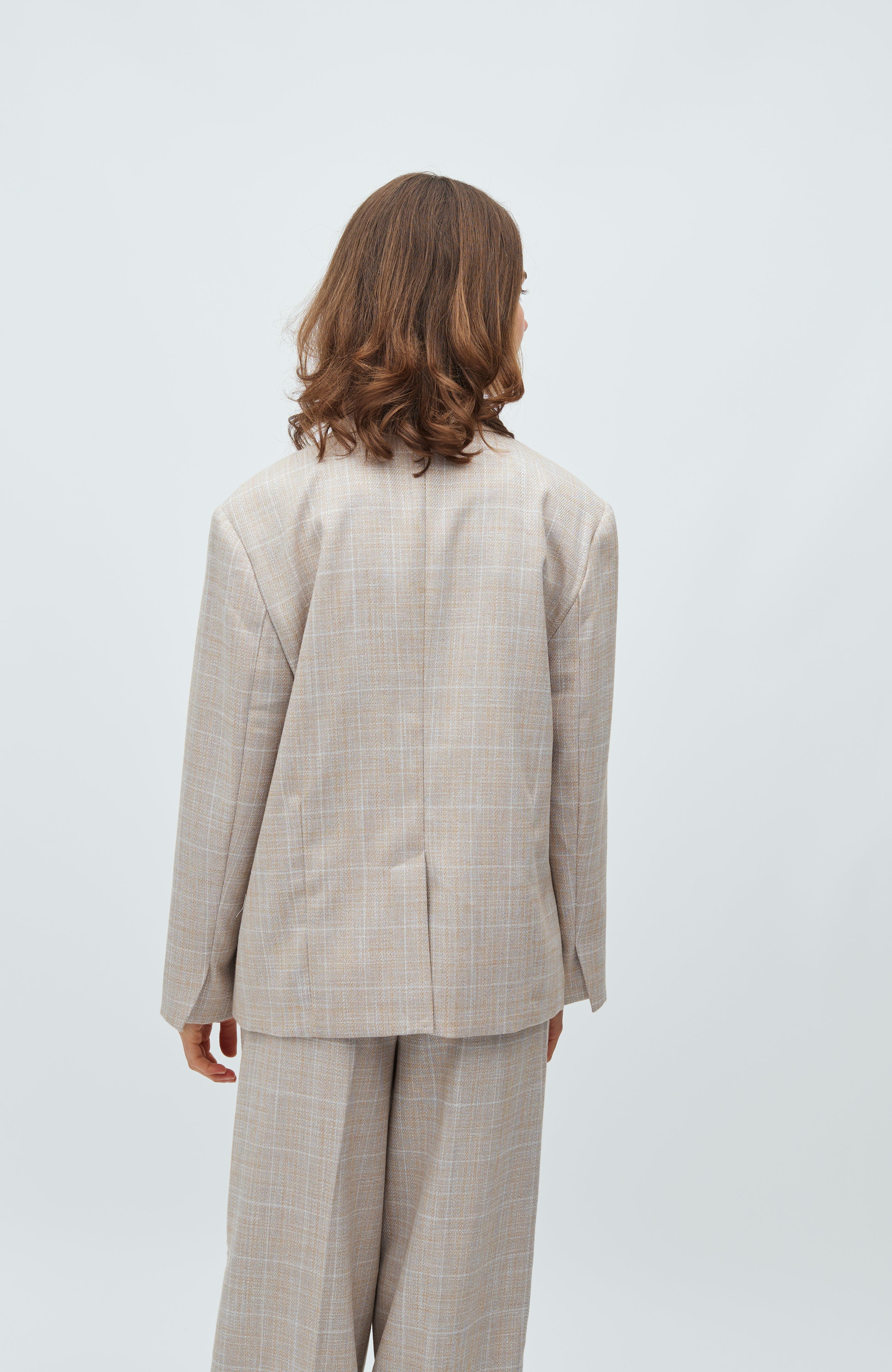 Howla-M_Beige Check_Model_1
