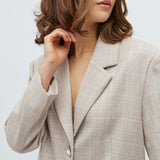 Howla-M_Beige Check_Model_3
