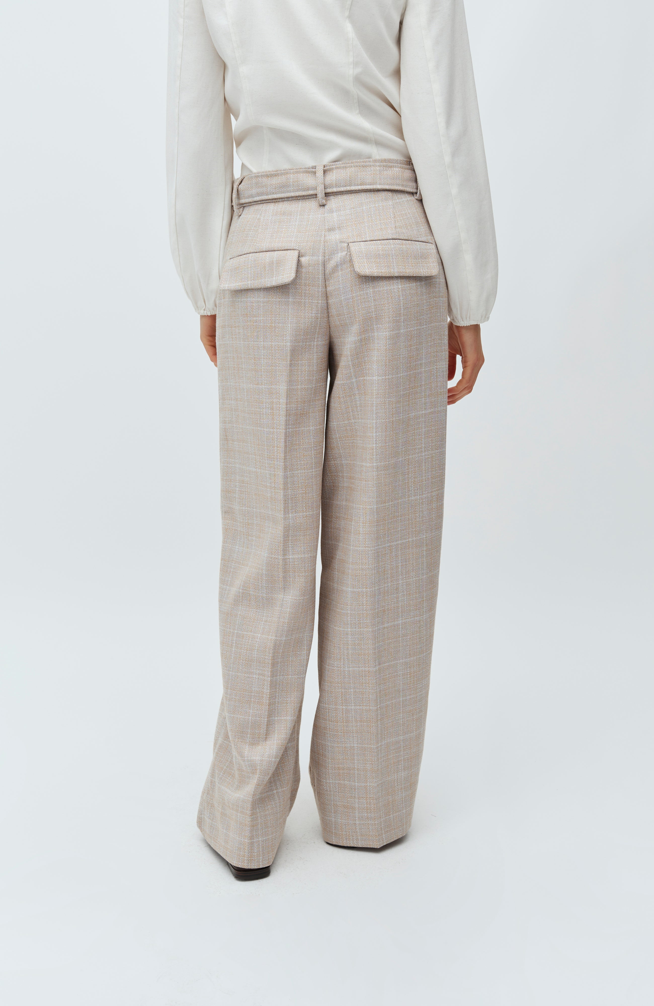 Clementa-M_Beige Check_Model_1