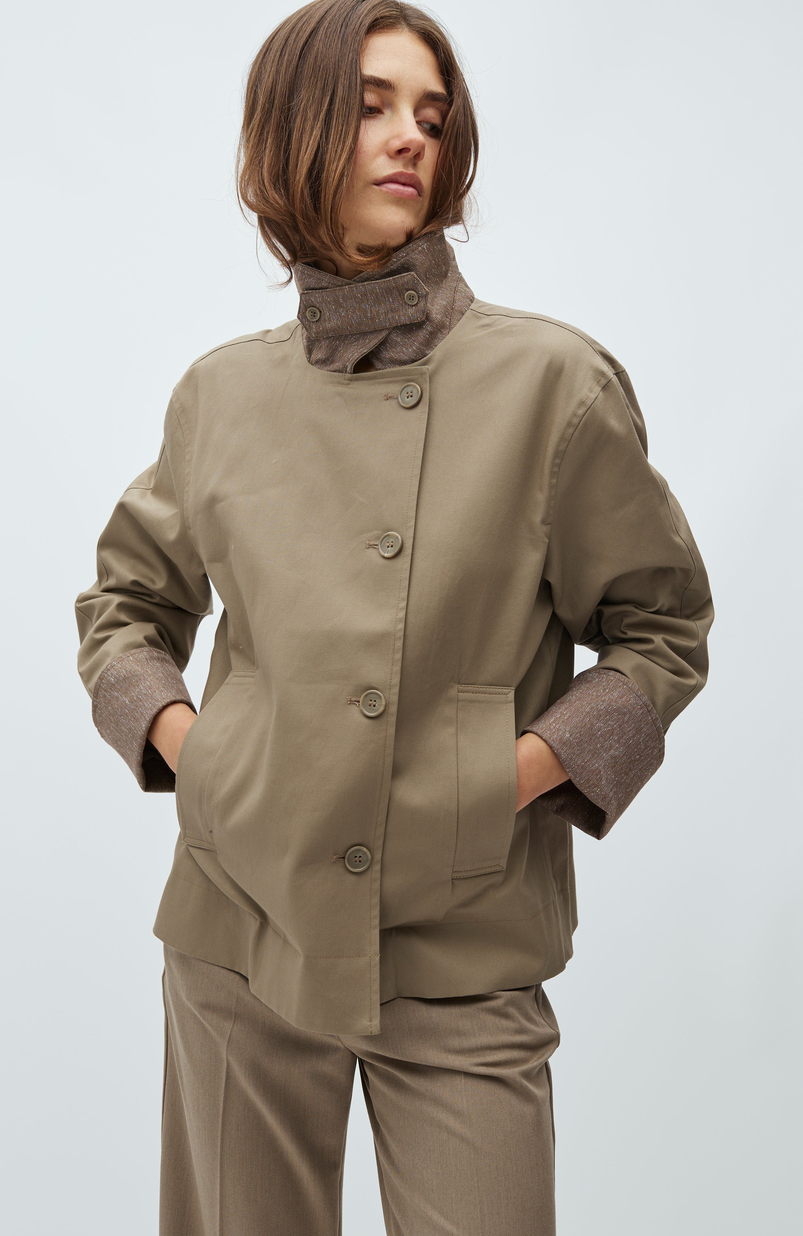 Bavina-M_Brindle Sand_Model_5